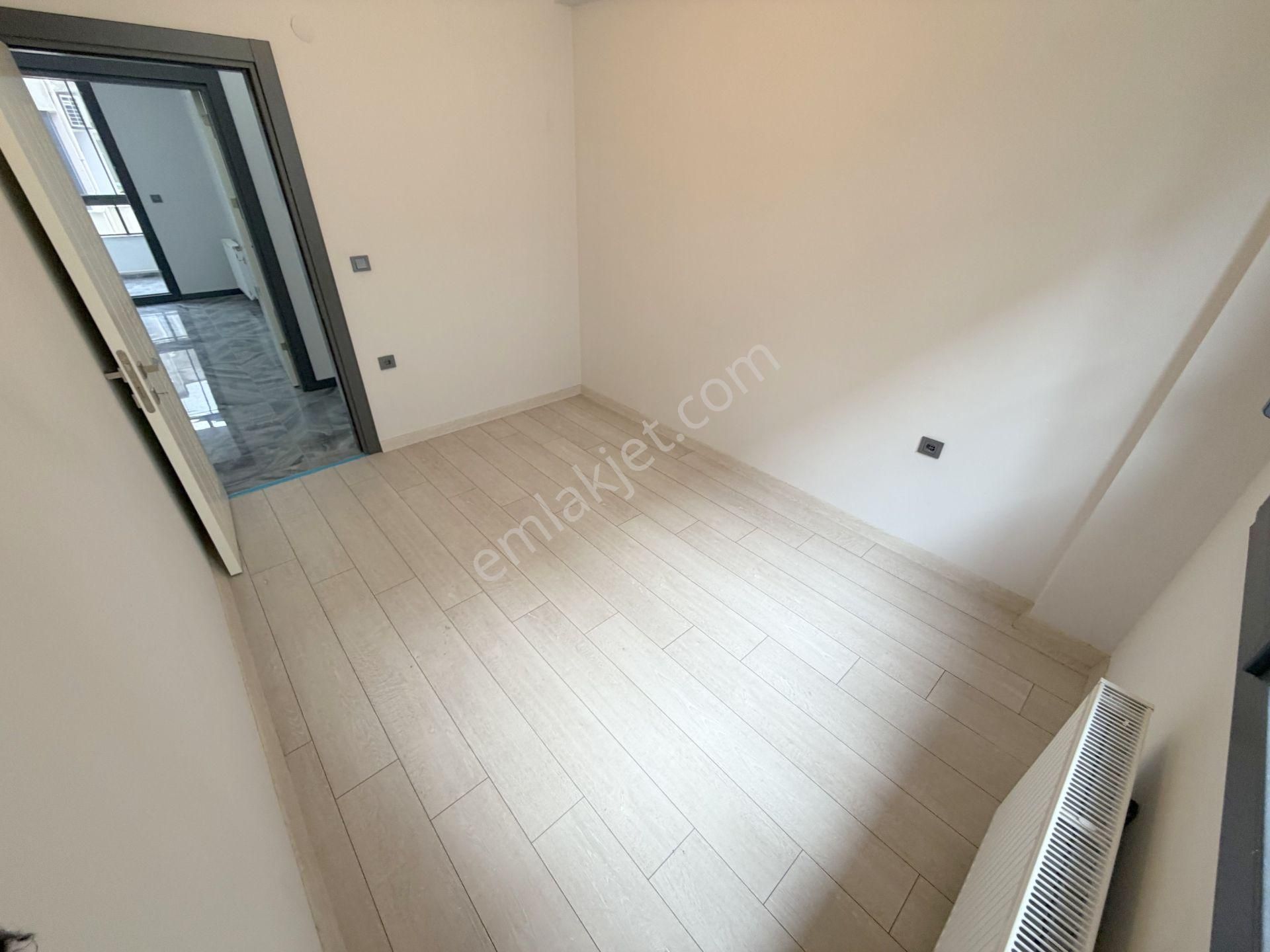 🟣 Güç Gayrimenkul'den Akçay'da Ön Cephe Ara Kat Cam Balkonlu Kombili 2+1 Daire - Görsel 16