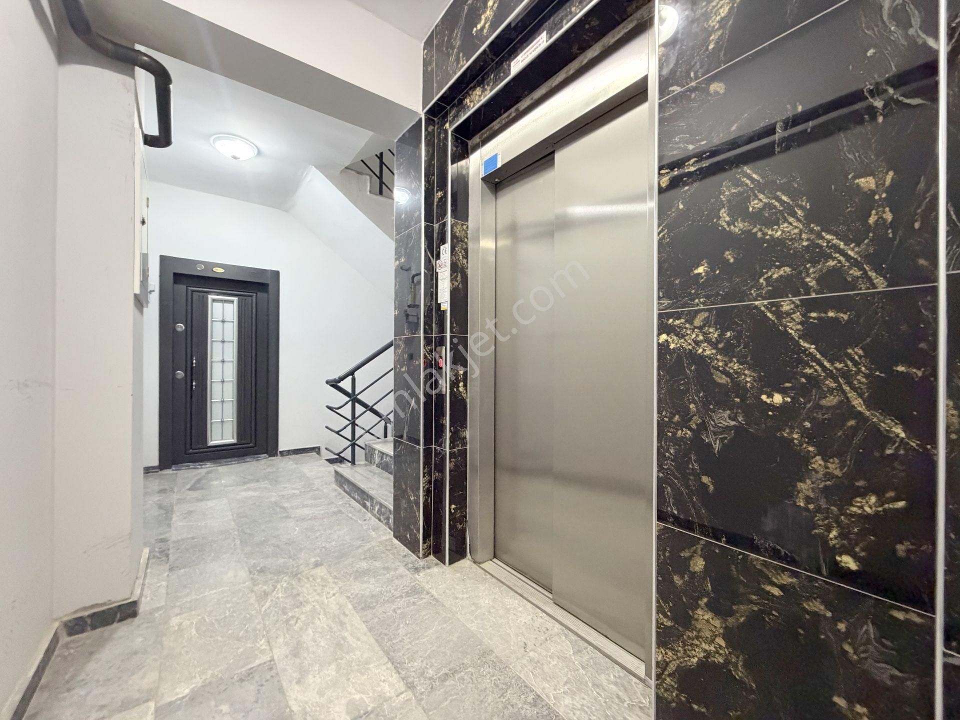 🟣 Güç Gayrimenkul'den Akçay'da Ön Cephe Ara Kat Cam Balkonlu Kombili 2+1 Daire - Görsel 9