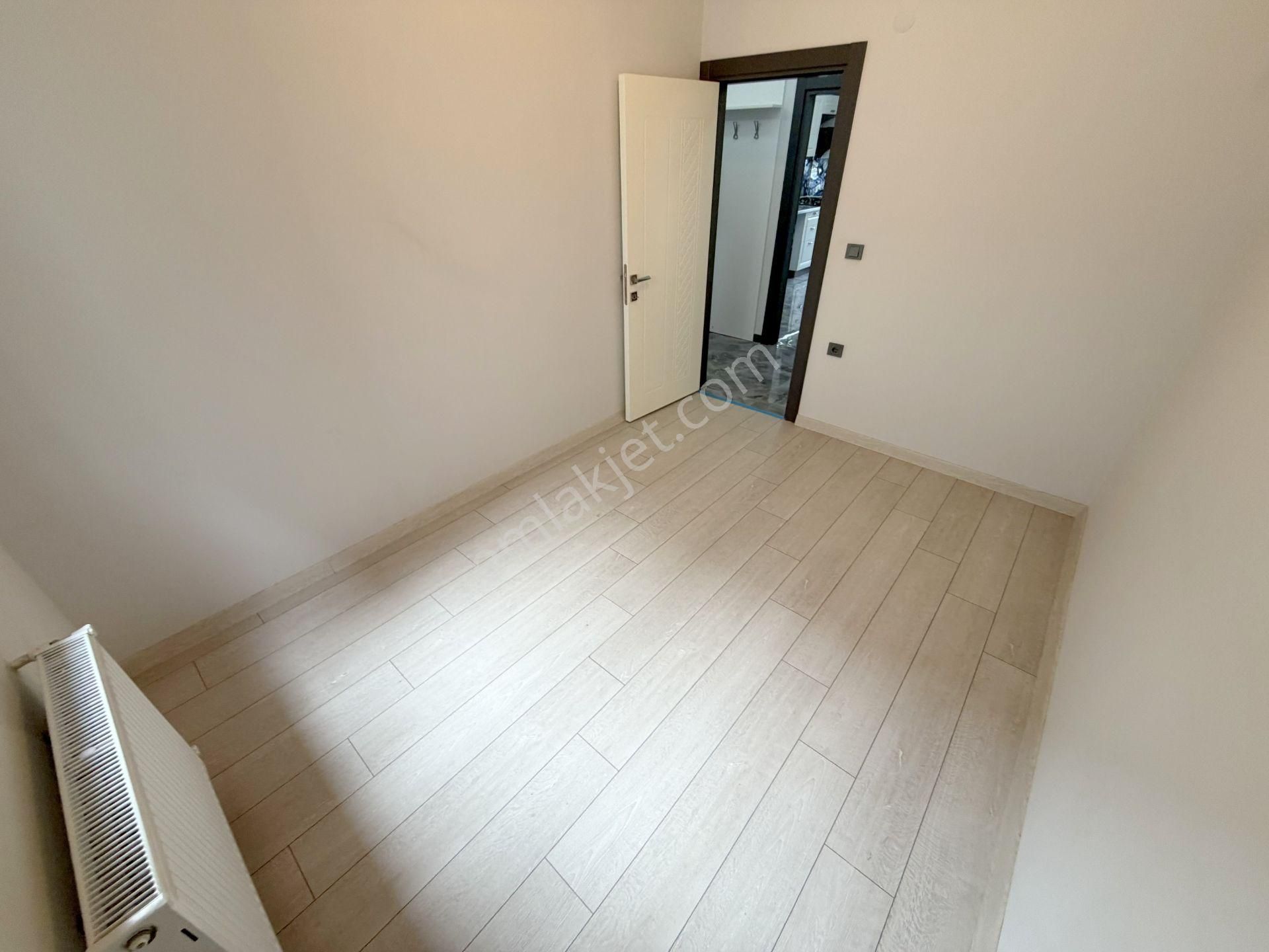 🟣 Güç Gayrimenkul'den Akçay'da Ön Cephe Ara Kat Cam Balkonlu Kombili 2+1 Daire - Görsel 30