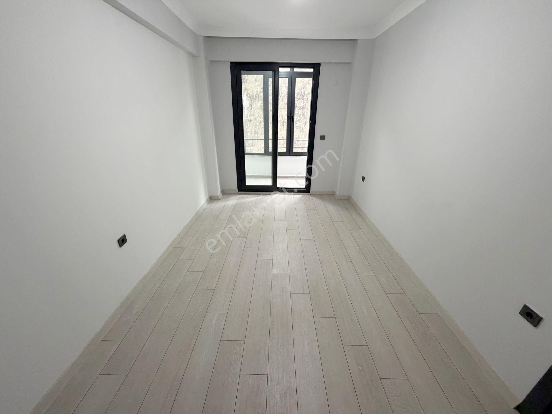 🟣 Güç Gayrimenkul'den Akçay'da Ön Cephe Ara Kat Cam Balkonlu Kombili 2+1 Daire - Görsel 7