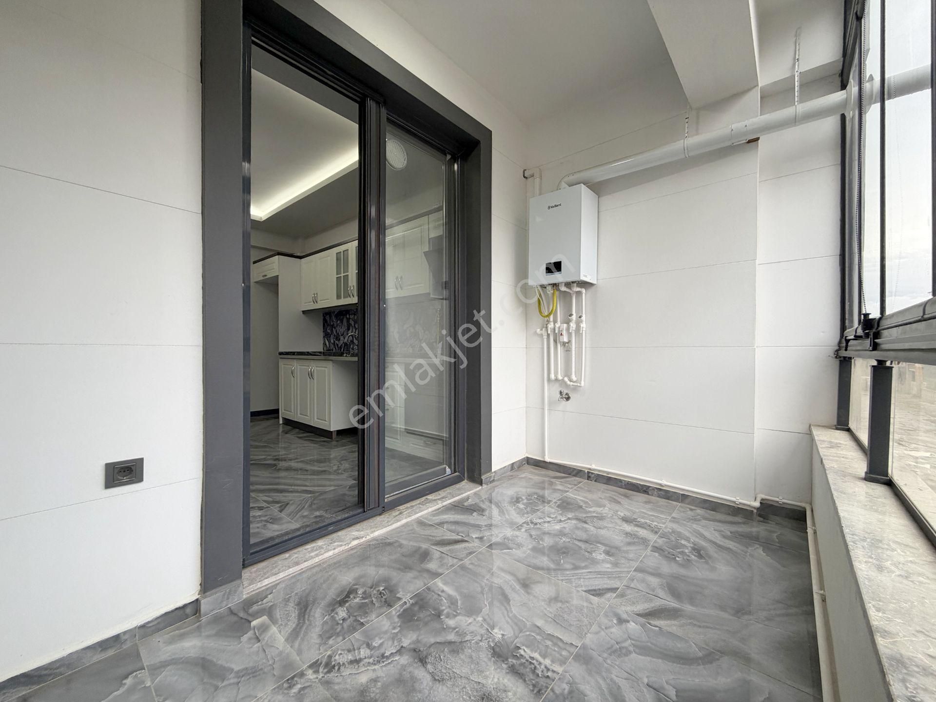 🟣 Güç Gayrimenkul'den Akçay'da Ön Cephe Ara Kat Cam Balkonlu Kombili 2+1 Daire - Görsel 17