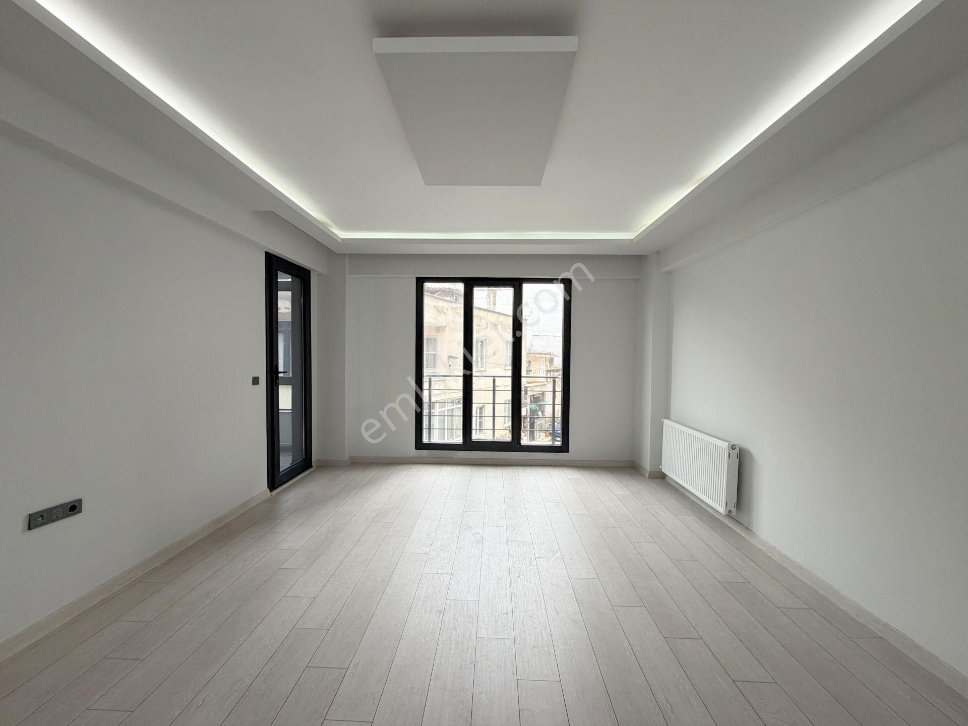 🟣 Güç Gayrimenkul'den Akçay'da Ön Cephe Ara Kat Cam Balkonlu Kombili 2+1 Daire - Görsel 2