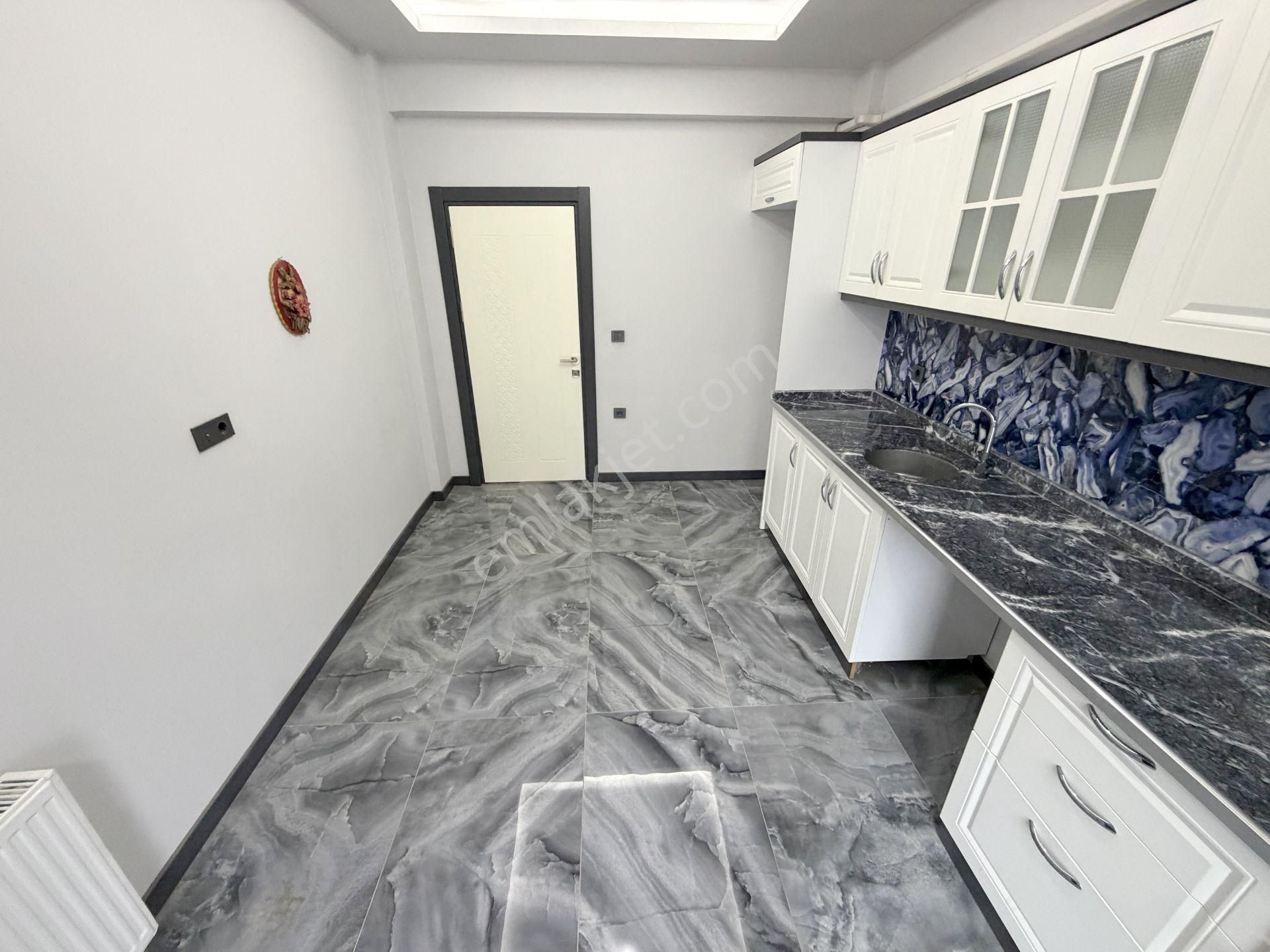 🟣 Güç Gayrimenkul'den Akçay'da Ön Cephe Ara Kat Cam Balkonlu Kombili 2+1 Daire - Görsel 33