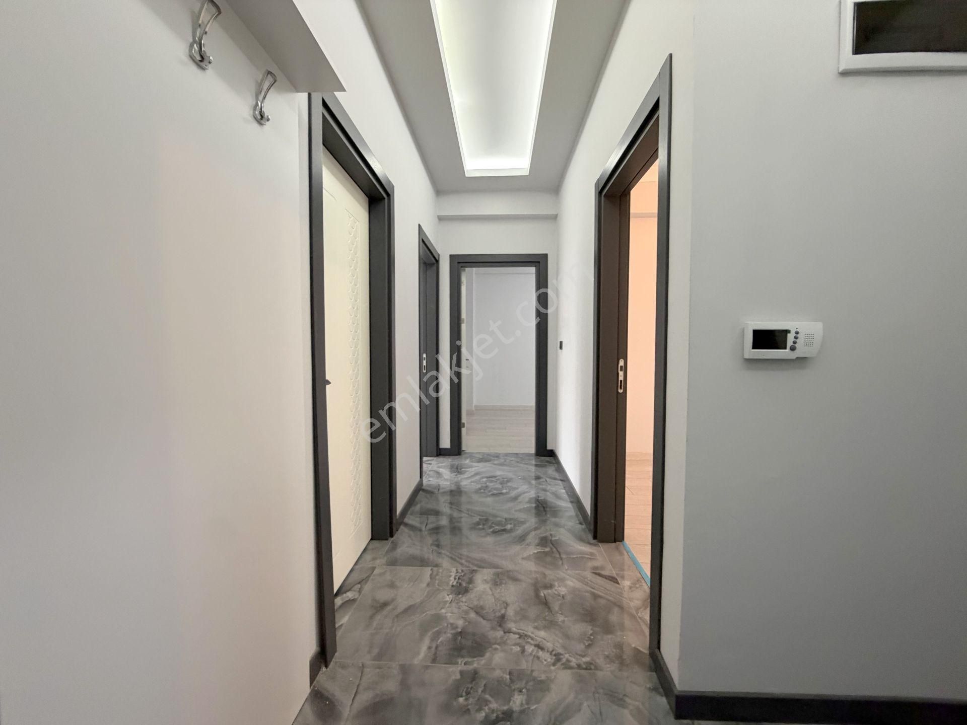 🟣 Güç Gayrimenkul'den Akçay'da Ön Cephe Ara Kat Cam Balkonlu Kombili 2+1 Daire - Görsel 31