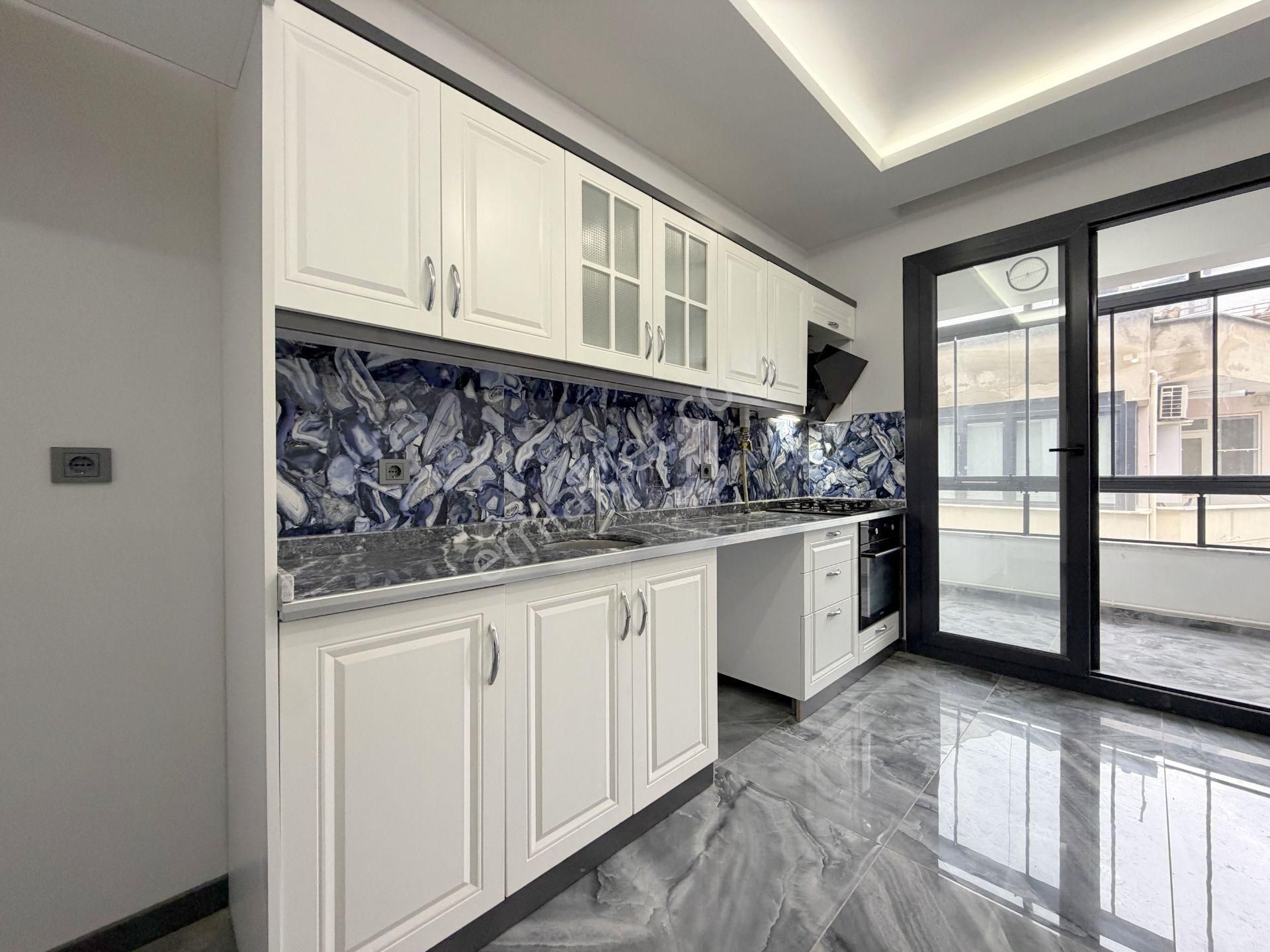 🟣 Güç Gayrimenkul'den Akçay'da Ön Cephe Ara Kat Cam Balkonlu Kombili 2+1 Daire