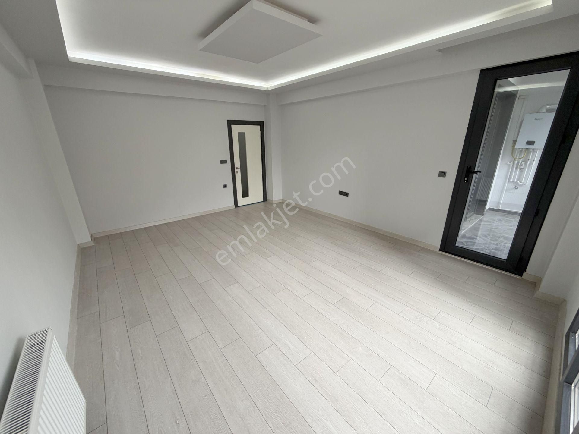 🟣 Güç Gayrimenkul'den Akçay'da Ön Cephe Ara Kat Cam Balkonlu Kombili 2+1 Daire - Görsel 3