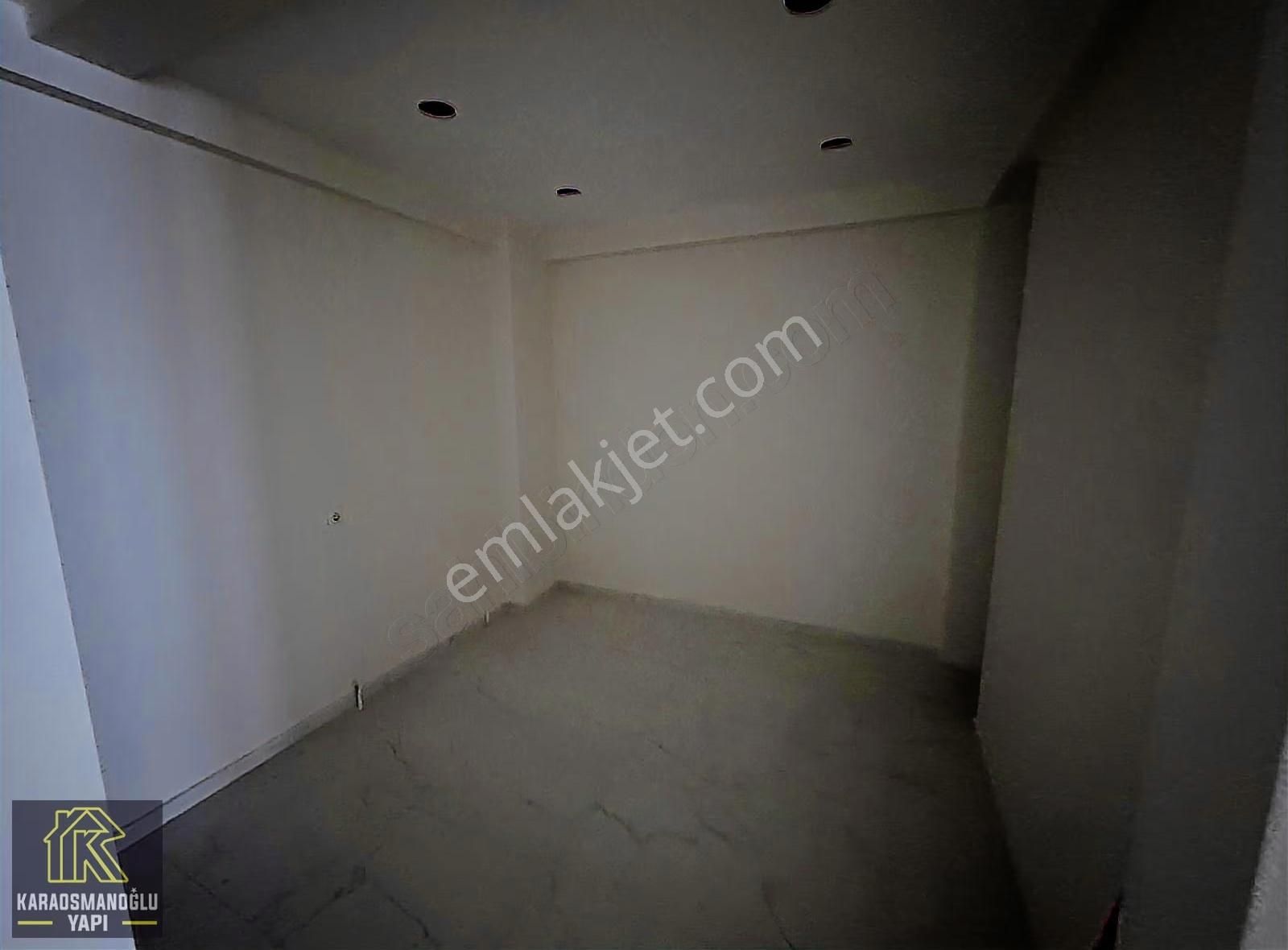 Karaosmanoğlu'ndan Demirkapı Caddesine Köşe 200 M2 Depolu Mağaza - Görsel 4