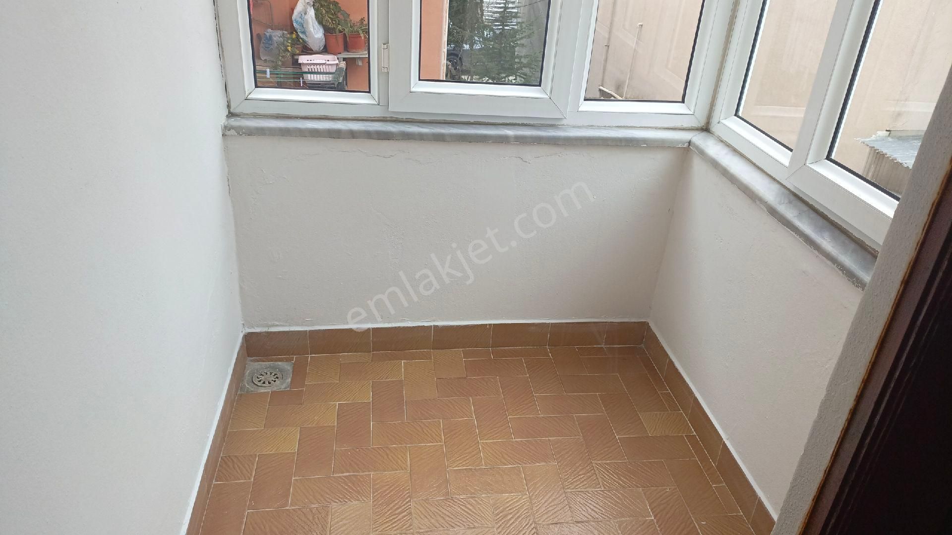 Güzelyalı Güven Emlaktan Kiralık 2+1 Merkezi Konum Daire - Görsel 17