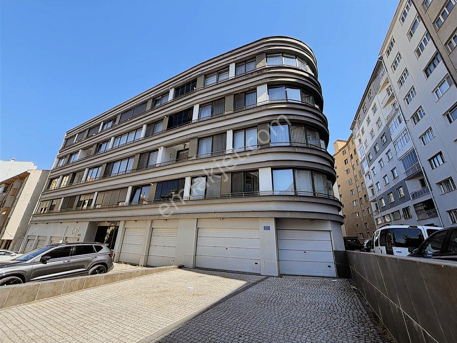 Akarbaşı Mahallesinde Satılık 3+1 Lüks Daire