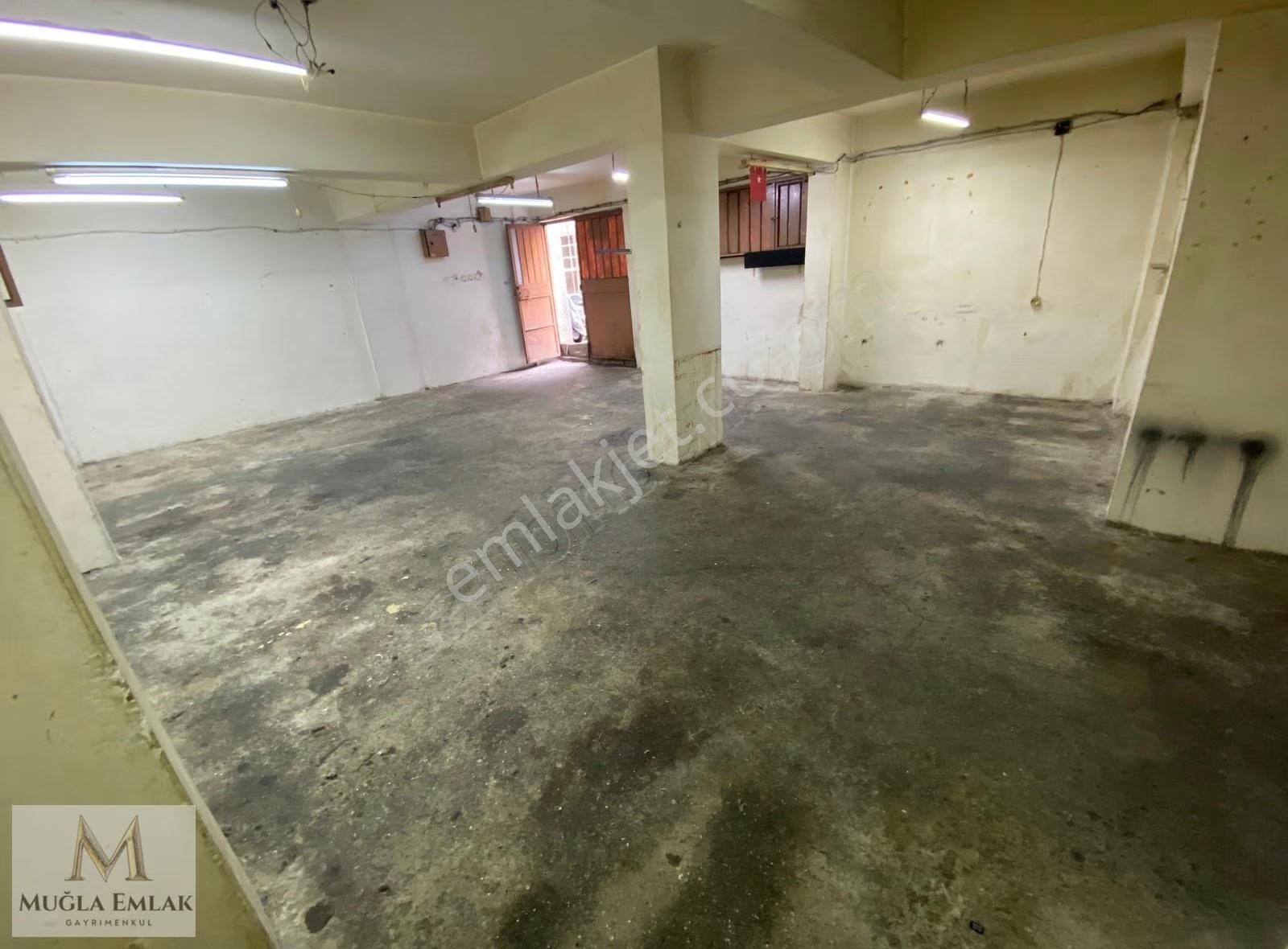 Muğla Emlaktan Merkez Mah.70m Lavabolu Depo Dükkan - Görsel 6