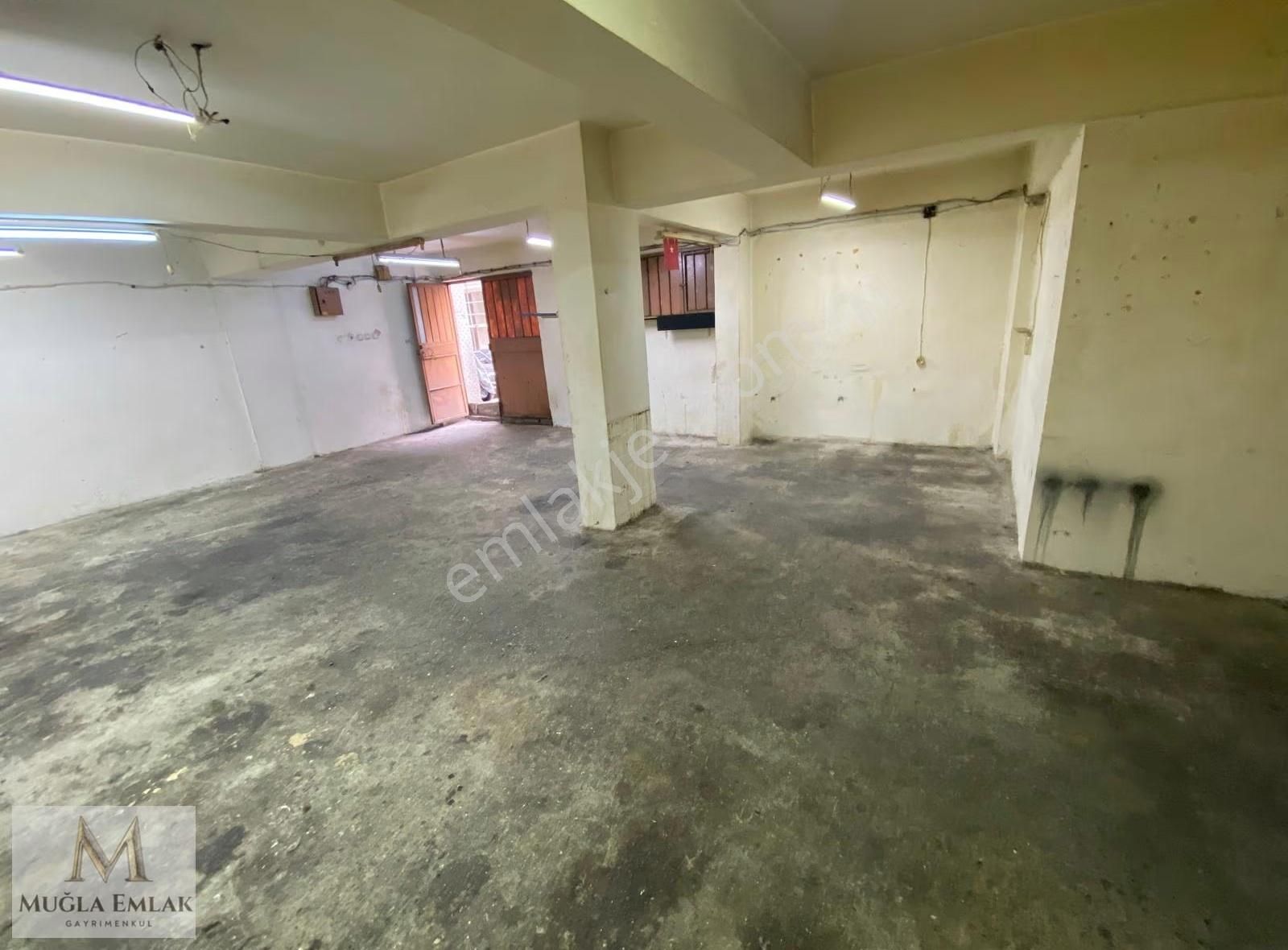 Muğla Emlaktan Merkez Mah.70m Lavabolu Depo Dükkan - Görsel 3
