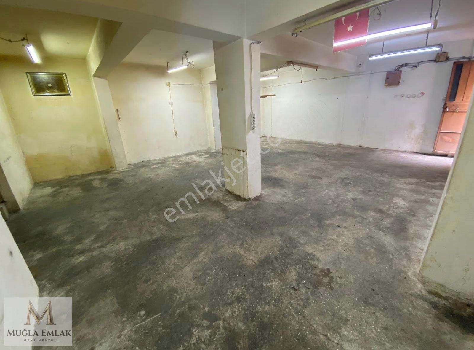 Muğla Emlaktan Merkez Mah.70m Lavabolu Depo Dükkan - Görsel 4
