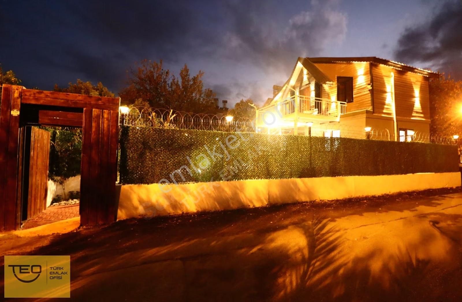 Türk Emlak'tan Satılık Arsa İçinde Şık Peyzajlı Müstakil Ev - Görsel 25