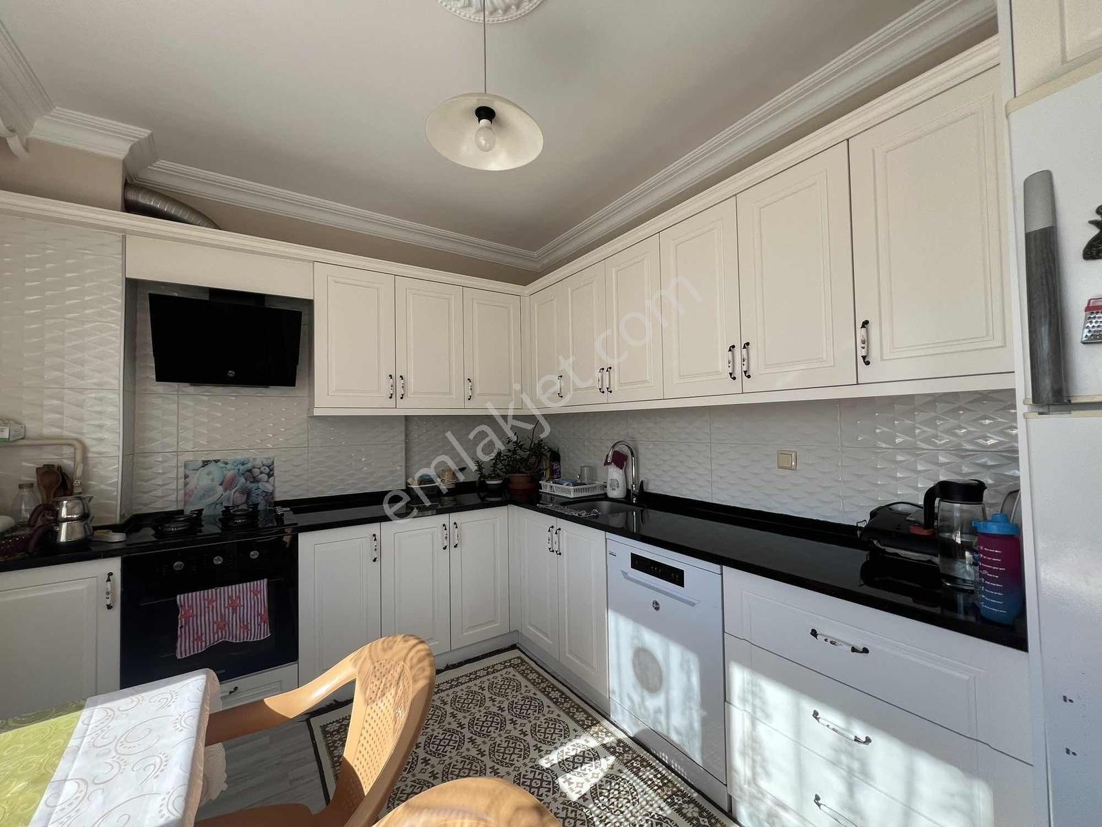 Ulaş Gayrimenkul Bahçelievler Mah.185m² 3+2asansörlü Satılık - Görsel 2