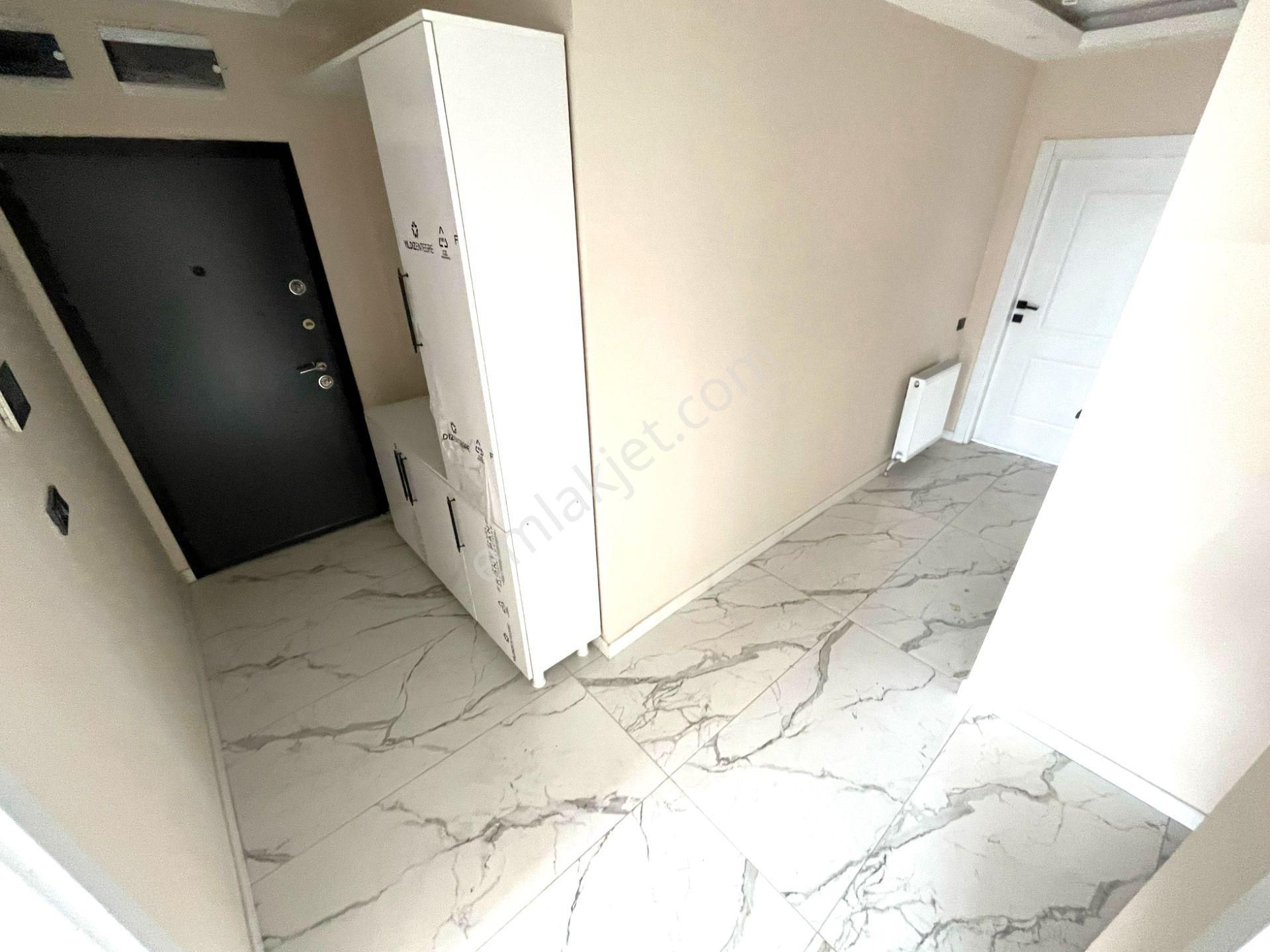 Aygül'den Burhaniye Merkez'de Ön Cephe Ayrı Mutfak Doğalgazlı Teraslı Asansörlü 3+1 Satılık Dubleks - Görsel 5