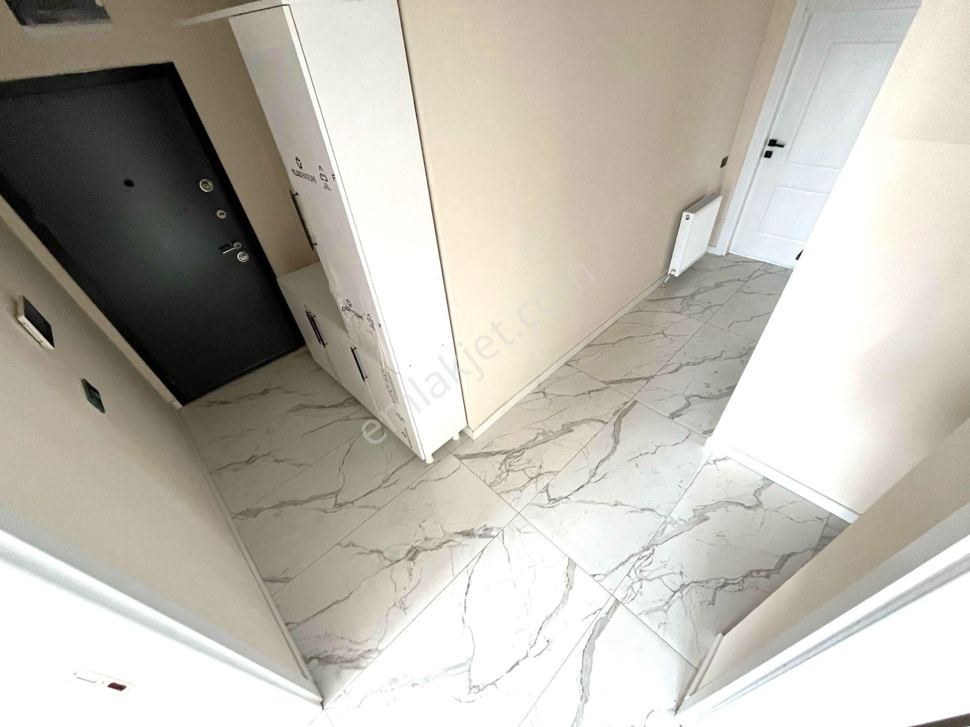 Aygül'den Burhaniye Merkez'de Ön Cephe Ayrı Mutfak Doğalgazlı Teraslı Asansörlü 3+1 Satılık Dubleks - Görsel 16