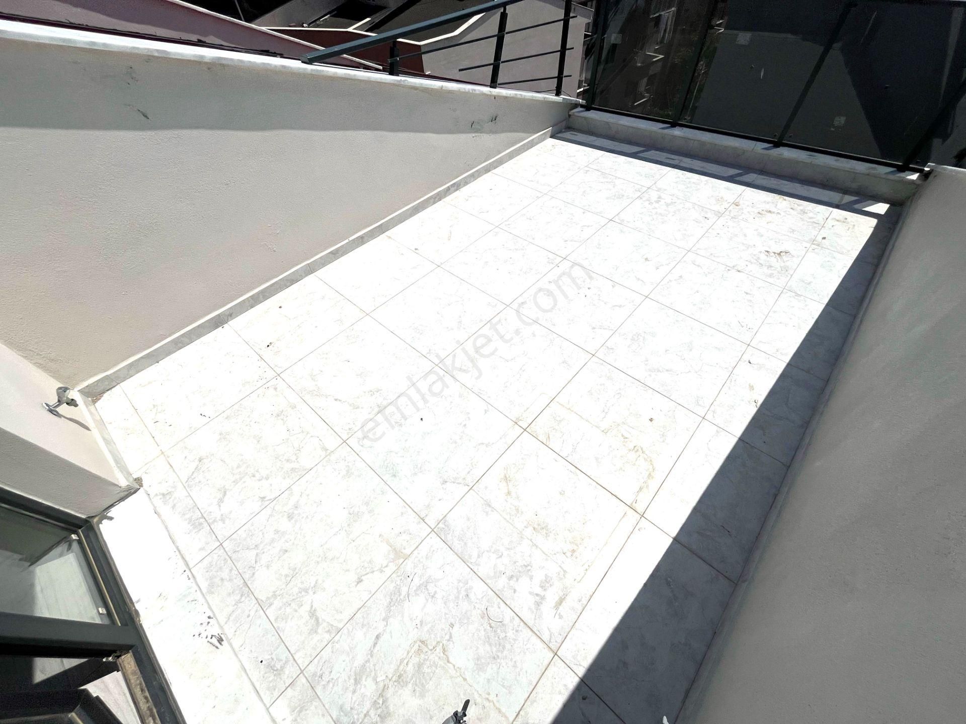 Aygül'den Burhaniye Merkez'de Ön Cephe Ayrı Mutfak Doğalgazlı Teraslı Asansörlü 3+1 Satılık Dubleks - Görsel 33