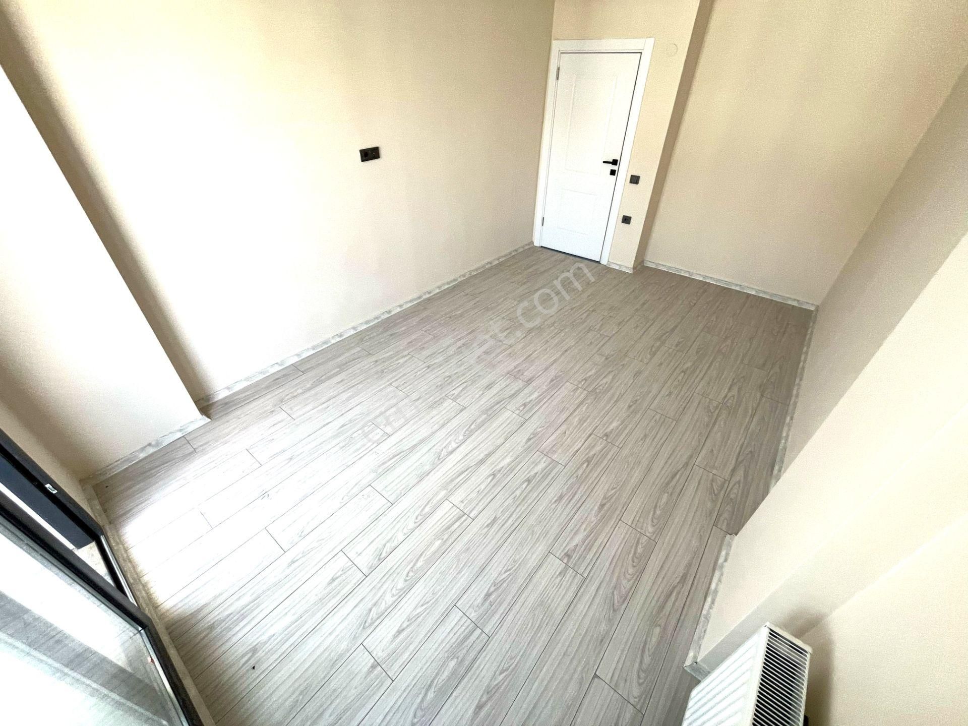 Aygül'den Burhaniye Merkez'de Ön Cephe Ayrı Mutfak Doğalgazlı Teraslı Asansörlü 3+1 Satılık Dubleks - Görsel 17