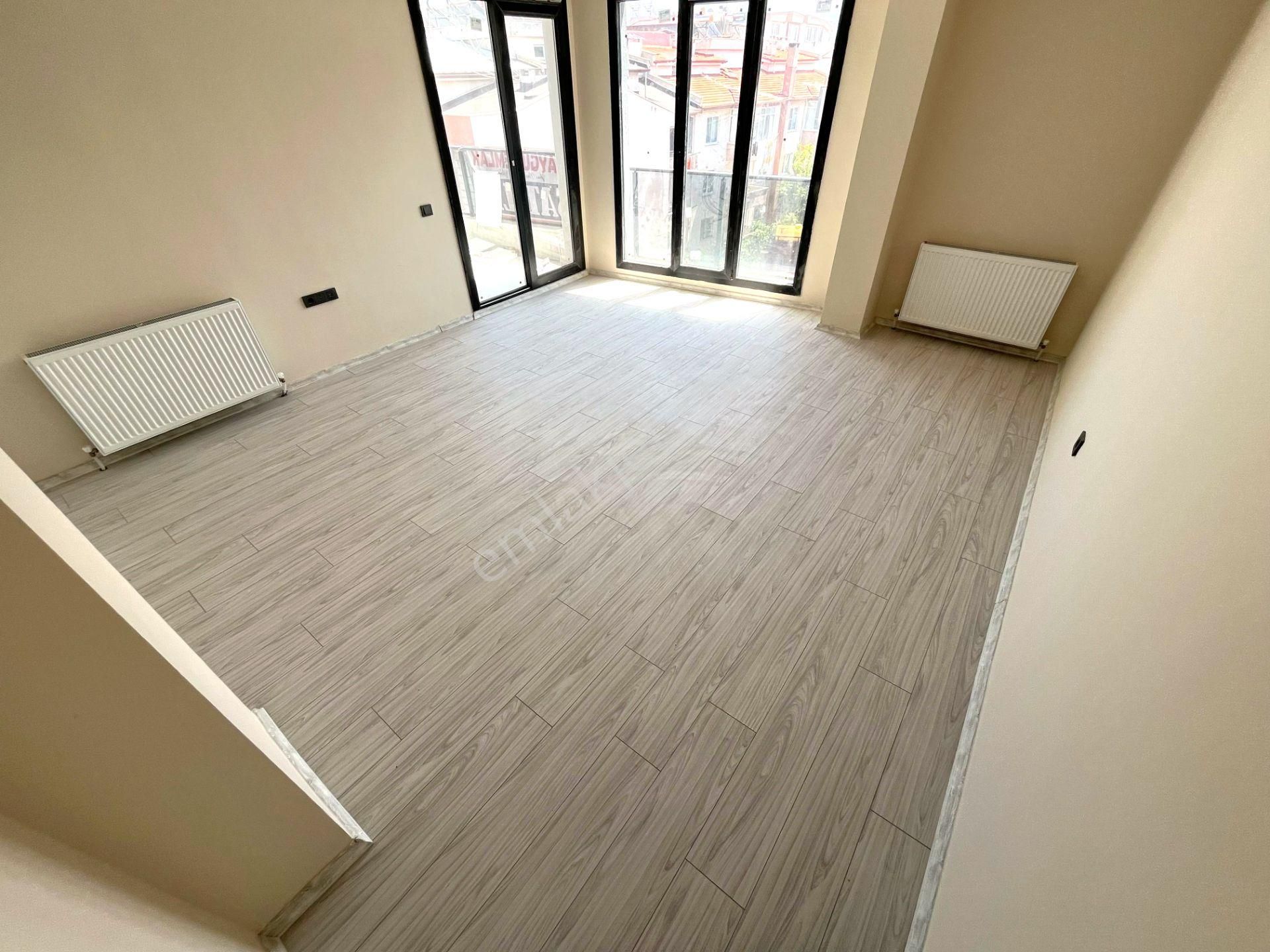 Aygül'den Burhaniye Merkez'de Ön Cephe Ayrı Mutfak Doğalgazlı Teraslı Asansörlü 3+1 Satılık Dubleks - Görsel 6