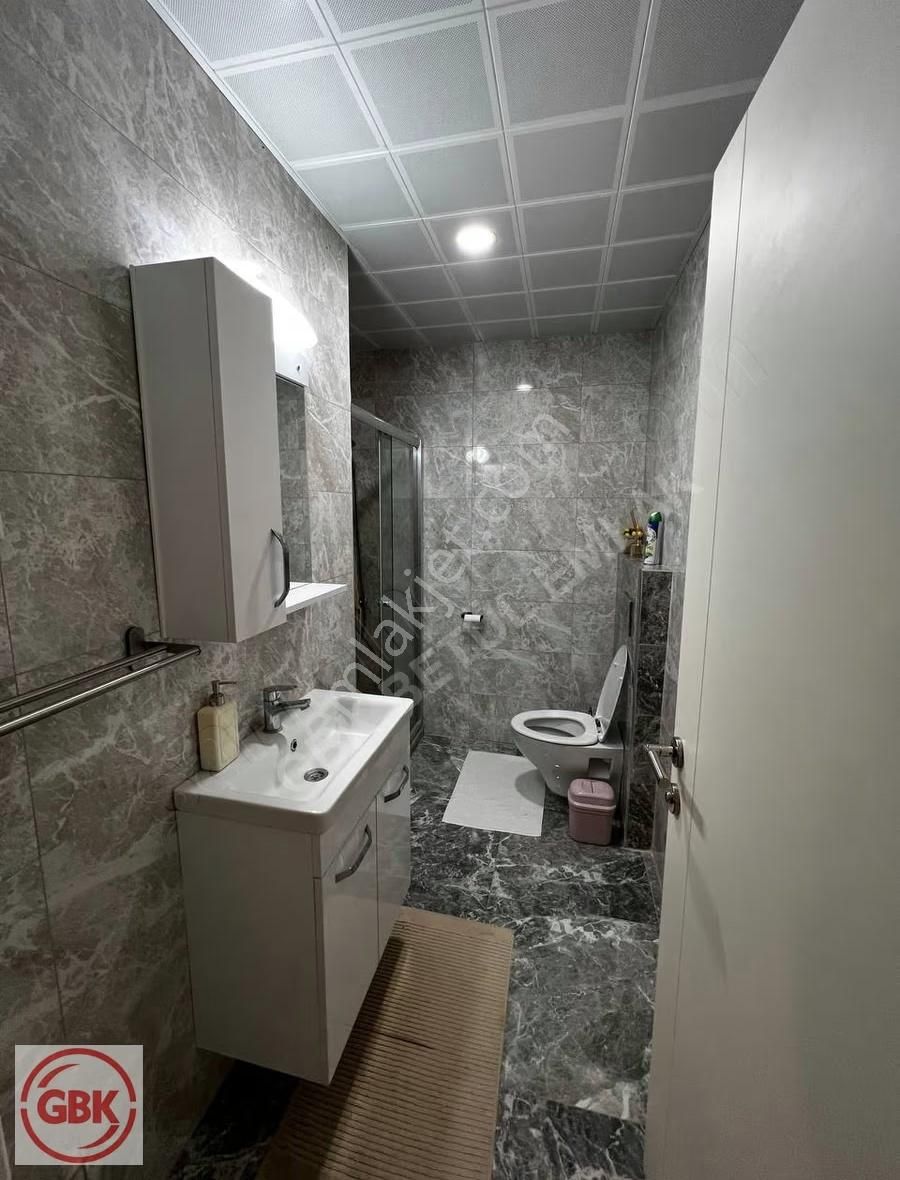 Açin Caddesinde Huzurlu Bir Yaşam: Bahçeli, Balkonlu 2+1 Daire - Görsel 14