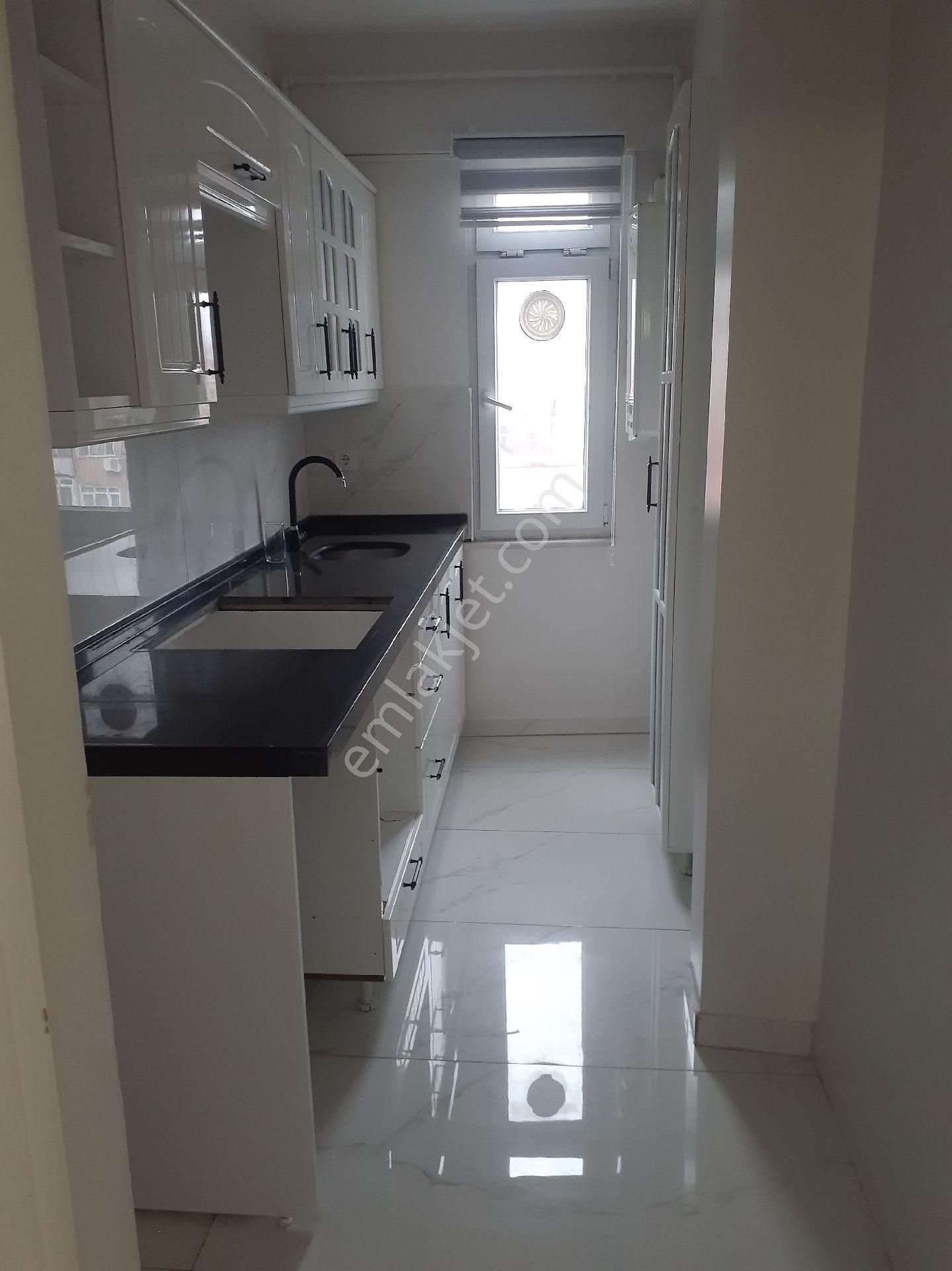 Fatih... Kocamustafapaşa Sümbülefendi Uykudede Mevkisinde Kiralık Otoparklı - Görsel 6