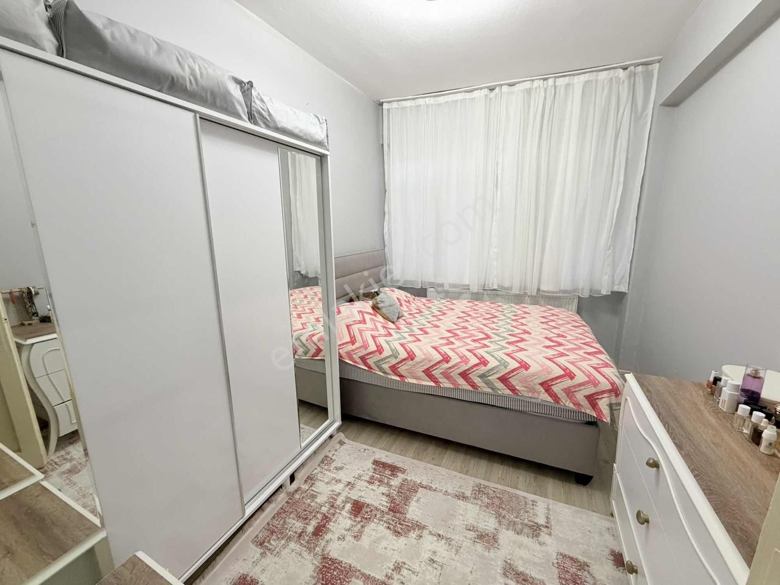 Üçyol Metro Yakını 2+1 Doğalgazlı Arakat Bakımlı "boş" Daire - Görsel 7