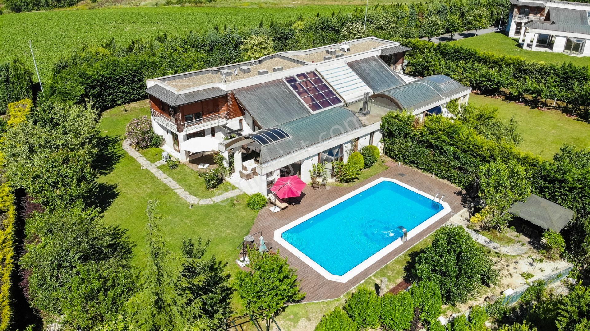 Karaağaç Vadipark Evlerinde Havuzlu Villa