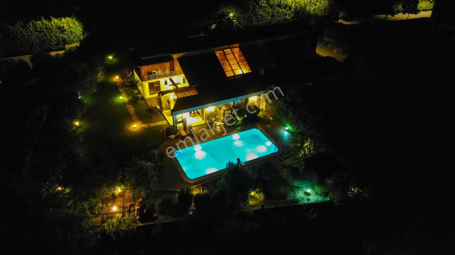 Karaağaç Vadipark Evlerinde Havuzlu Villa - Görsel 17