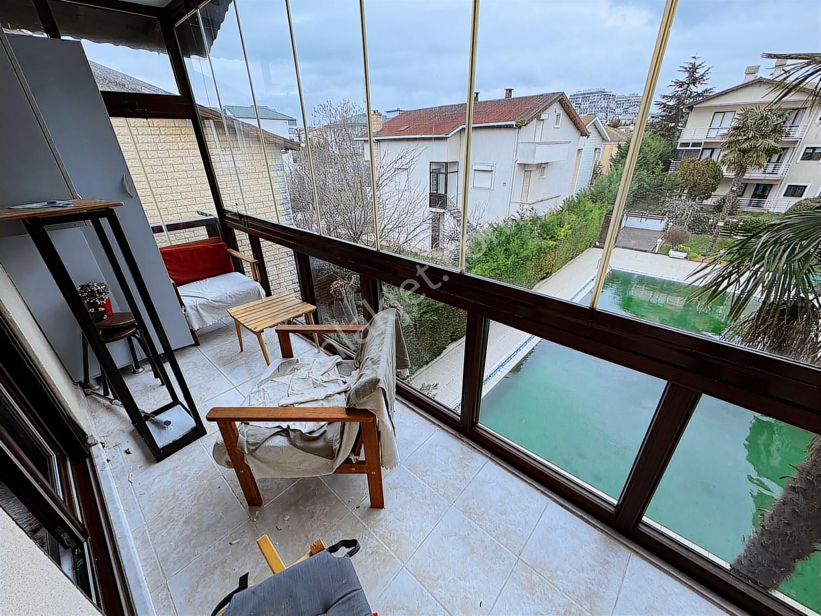 Kumburgazda Lüks Site İçinde Şömineli Havuz Manzaralı 2+1 Daire - Görsel 9