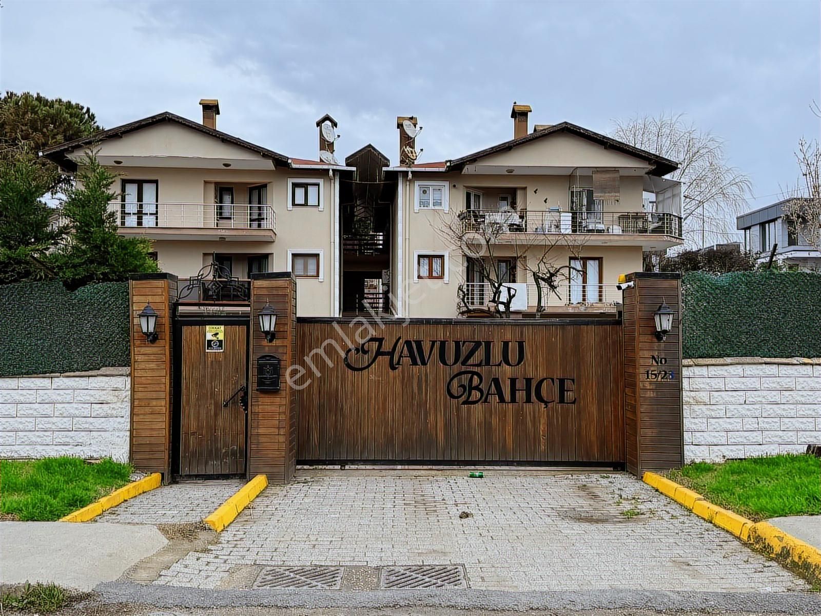 Kumburgazda Lüks Site İçinde Şömineli Havuz Manzaralı 2+1 Daire - Görsel 12