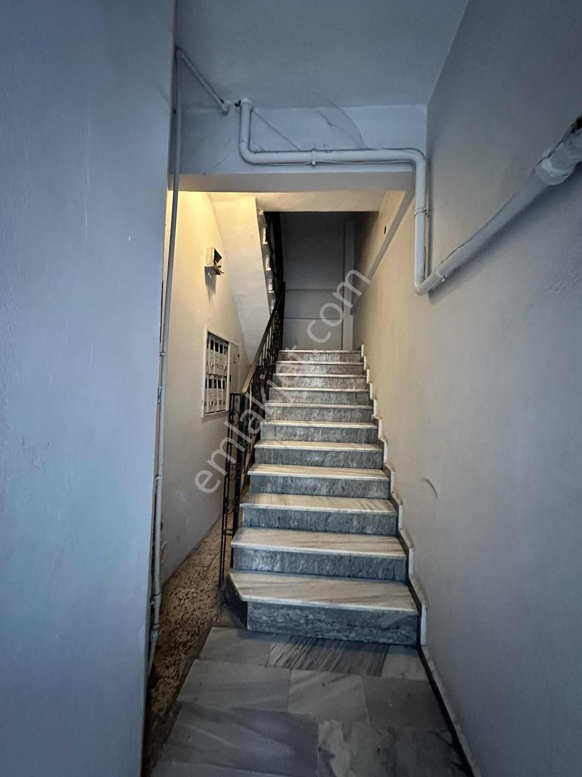 2+1 Cadde Üzeri Geniş Daire Çatı İle Beraber - Görsel 3