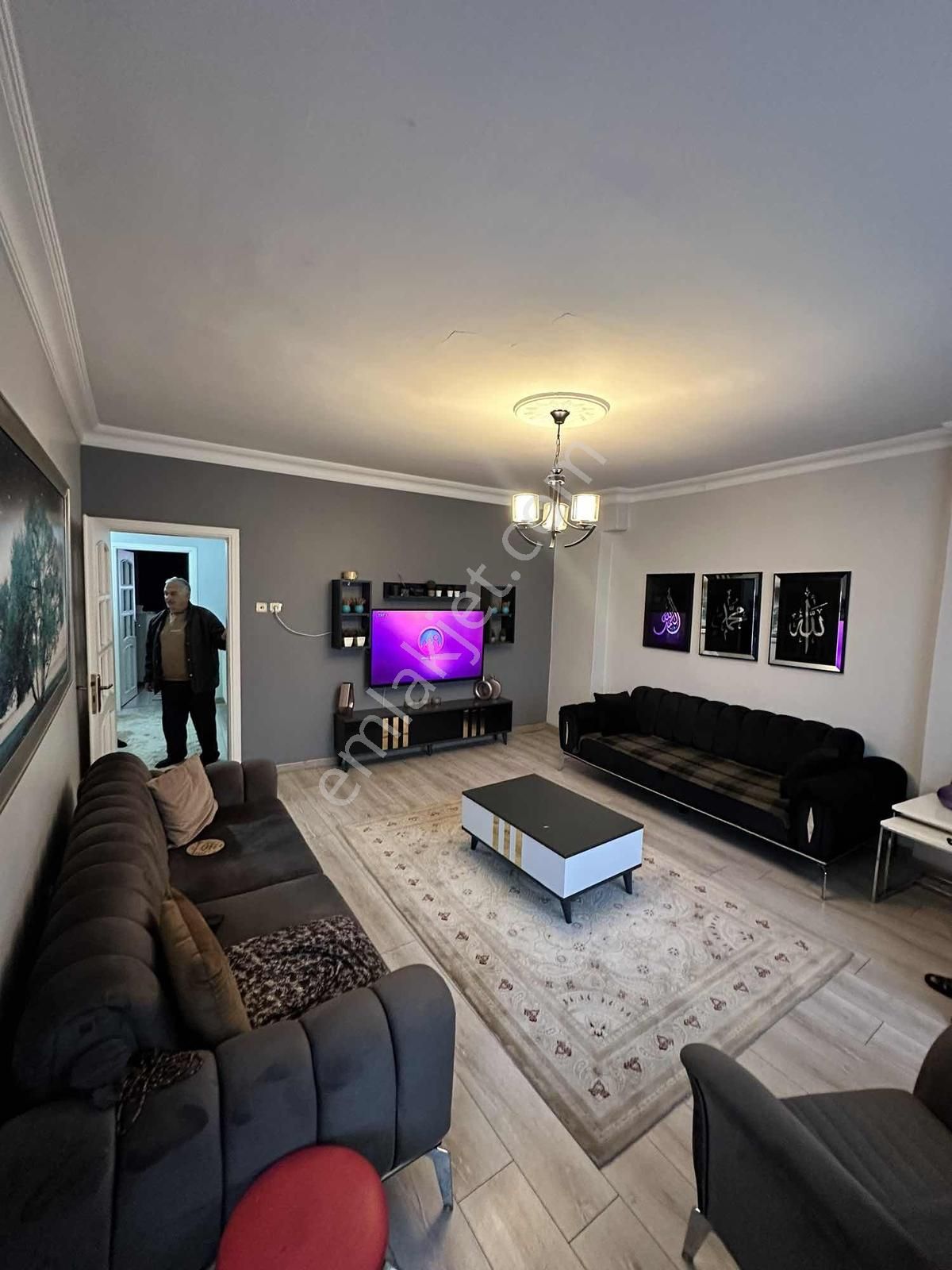 2+1 Cadde Üzeri Geniş Daire Çatı İle Beraber