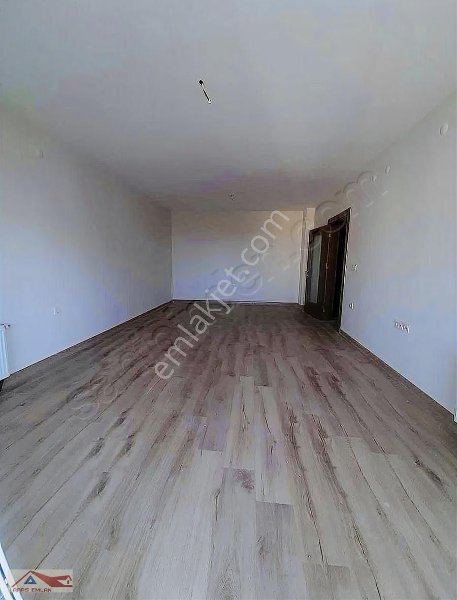 Tokide Site İçinde Ara Katta Uygun Daire Borçsuz Tapulu - Görsel 2