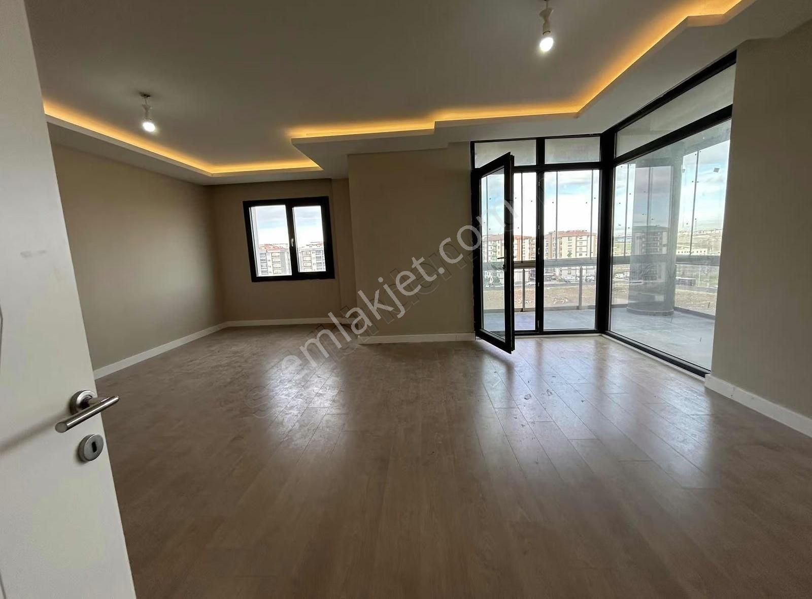 Site İçerisinde Satılık Eşsiz Bir Daıre - Görsel 19