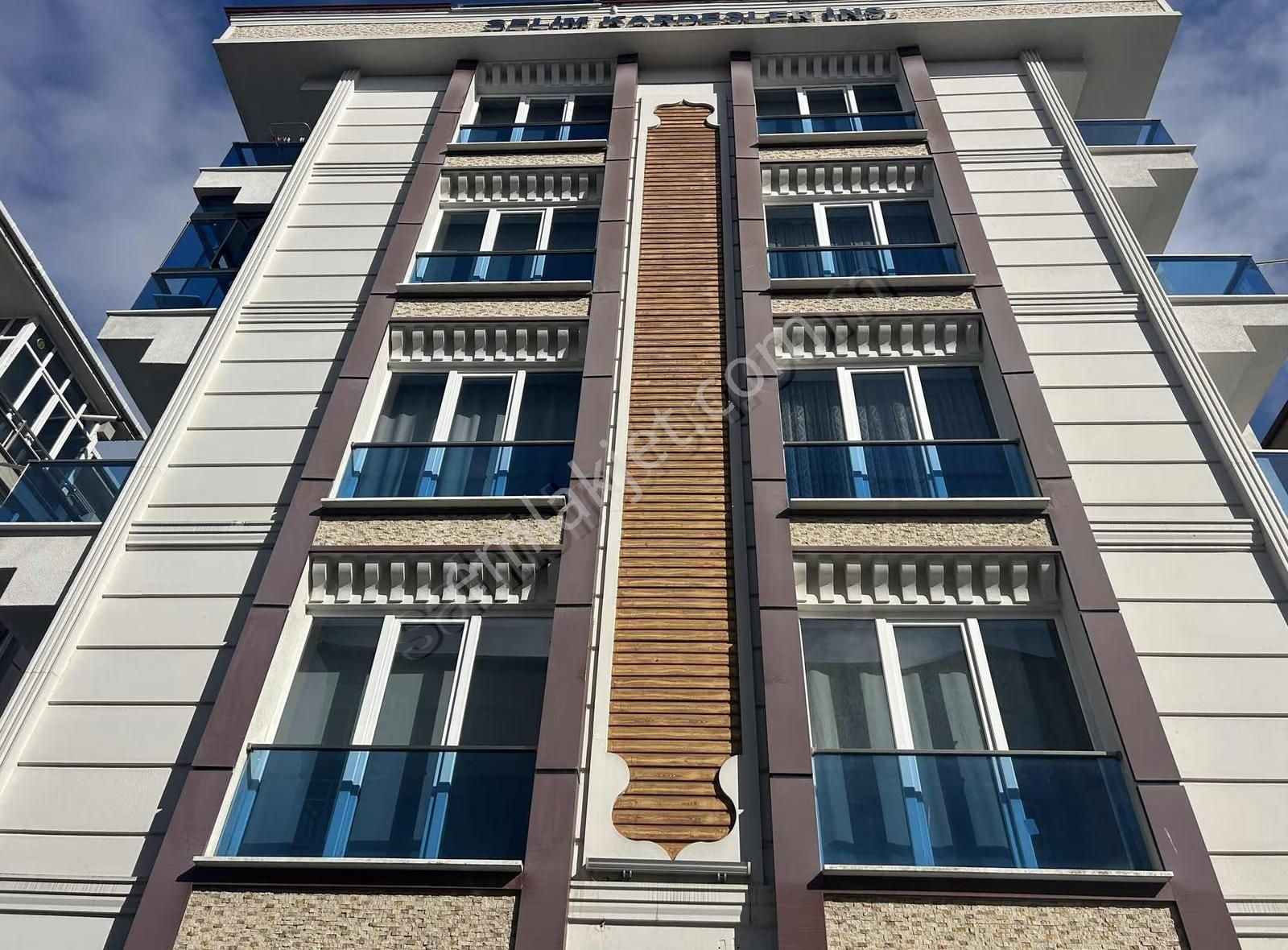 Çerkezköy Gazı Mustafa Kemal Paşa'da Köşe Konum 2+1 Daire