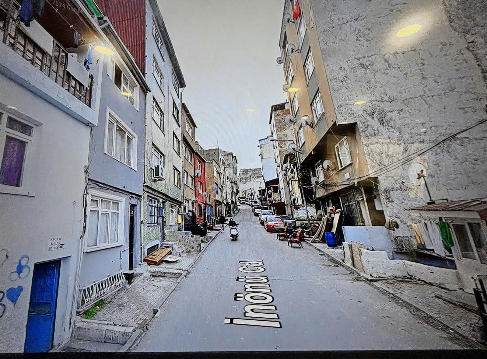 Şişli Mecidiyeköyde Satılık Köşebaşı 4 Kat İmarlı Arsa