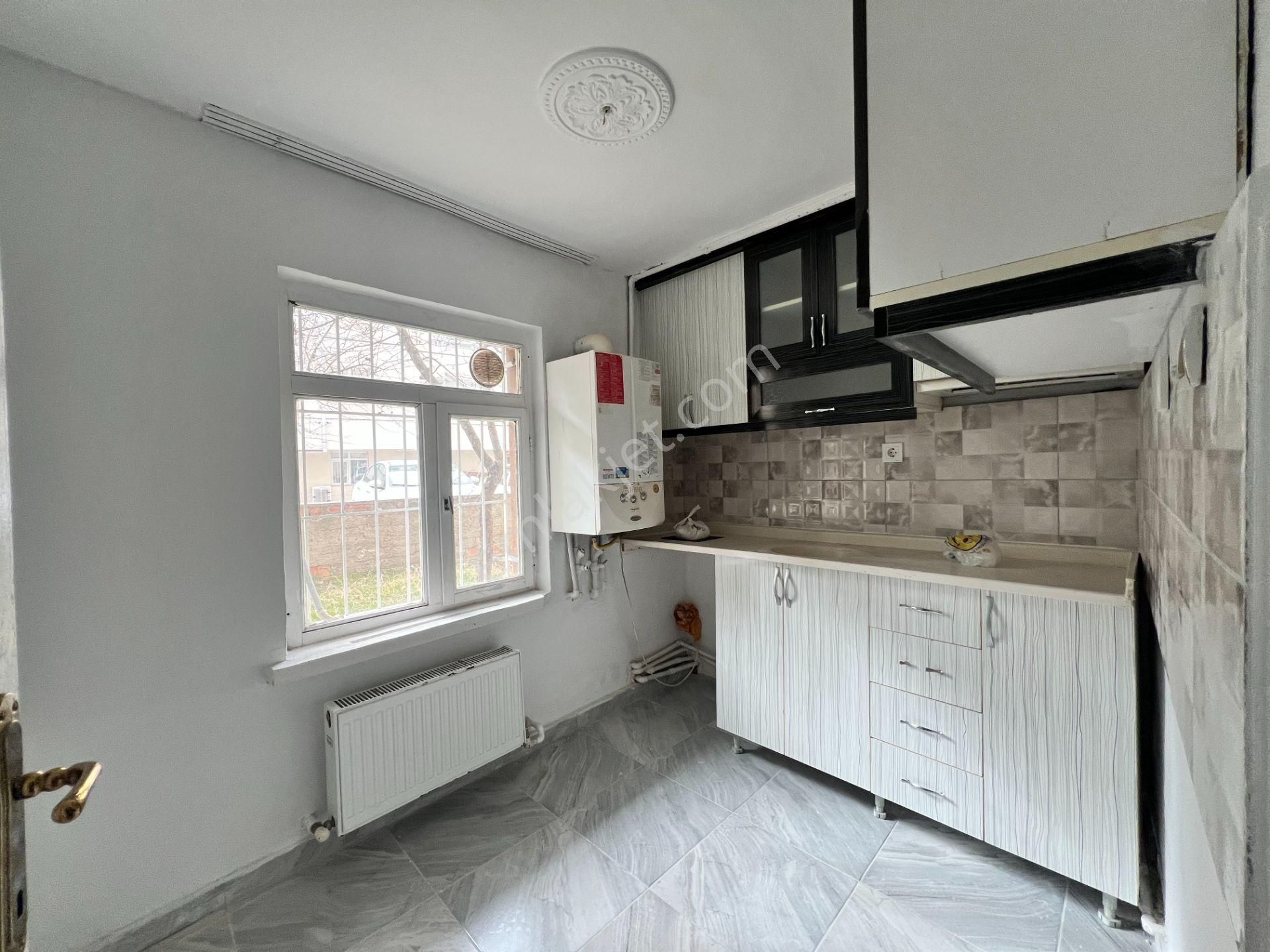 Ufuk Kılıç Emlak'tan Merkezi Konumda 3+1 Yapılı Kiralık Daire