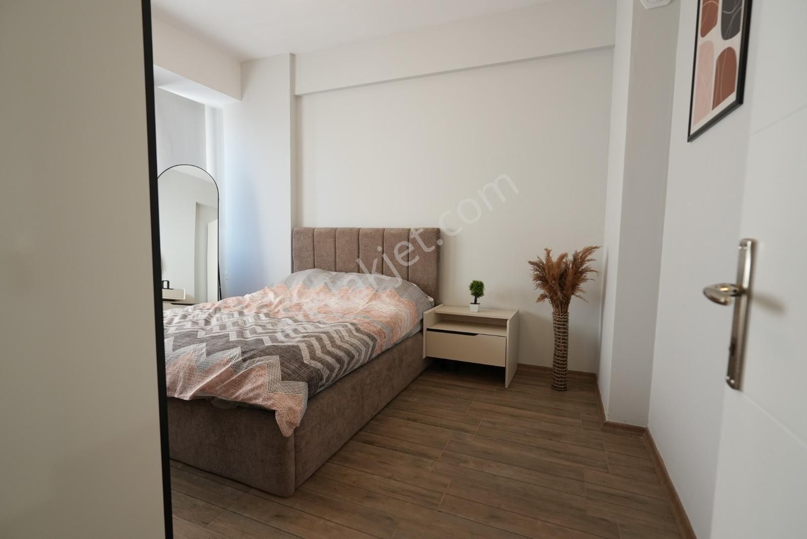 Zeytinköyde Üniversite Yakını Satılık 1+12+1 Apart - Görsel 11