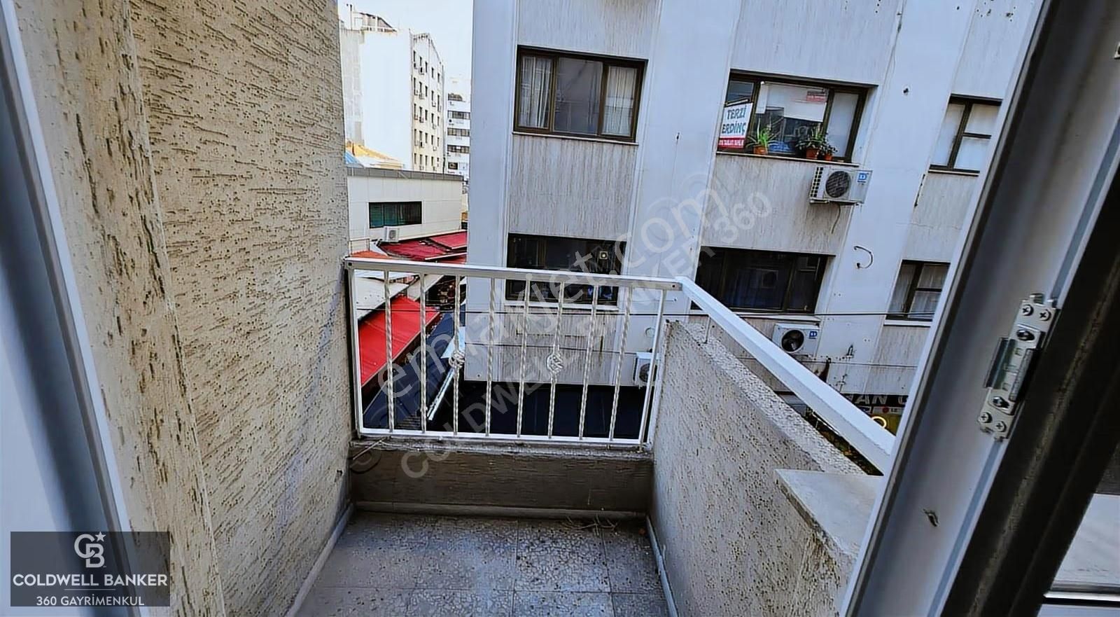 Karşıyaka Çarşı Merkezinde Full Tadilatlı 2+1 Kiralık - Görsel 11