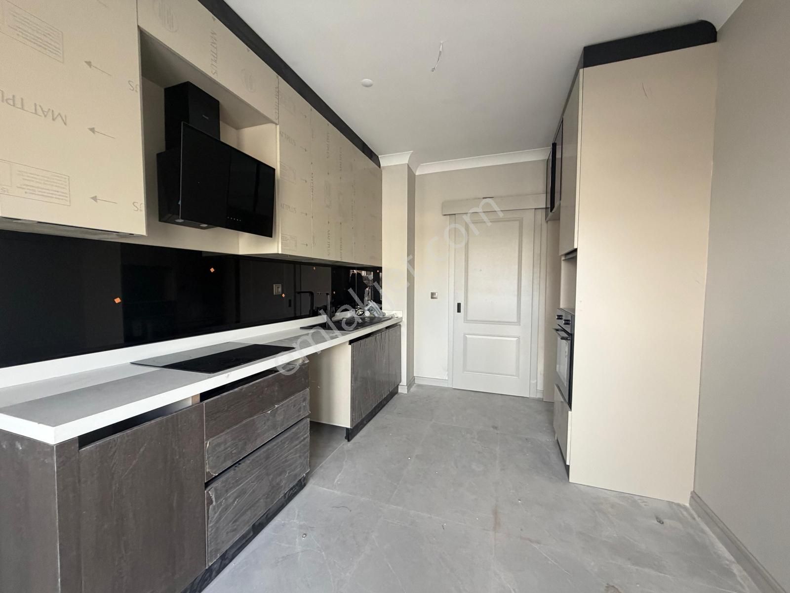 Redstone Castle Yenimahalle Cumhuriyet Bağımsız Mutfak 2+1 Daire