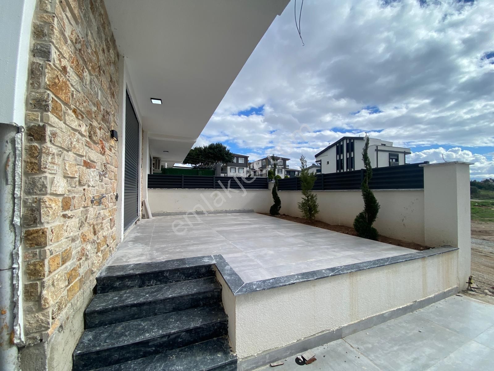 Hisar Mahallesinde Sıfır, Havuzlu, Site İçinde Satılık Villa - Görsel 2