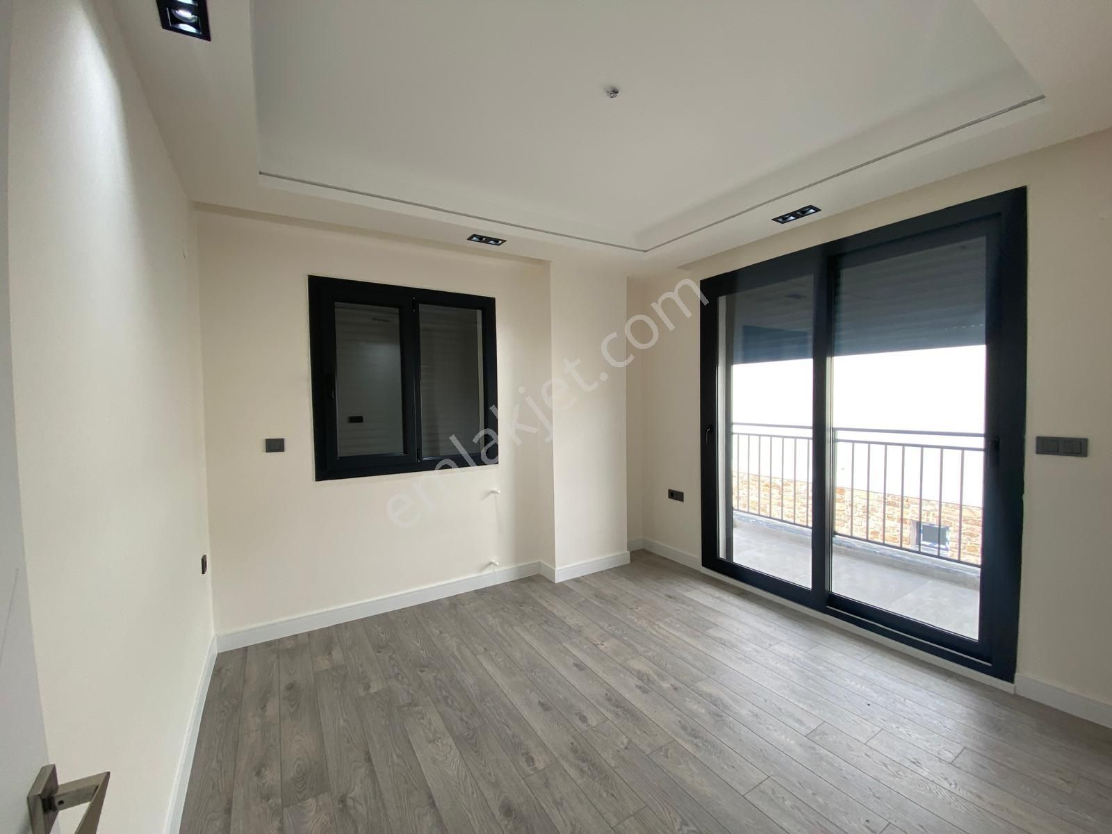 Hisar Mahallesinde Sıfır, Havuzlu, Site İçinde Satılık Villa - Görsel 26