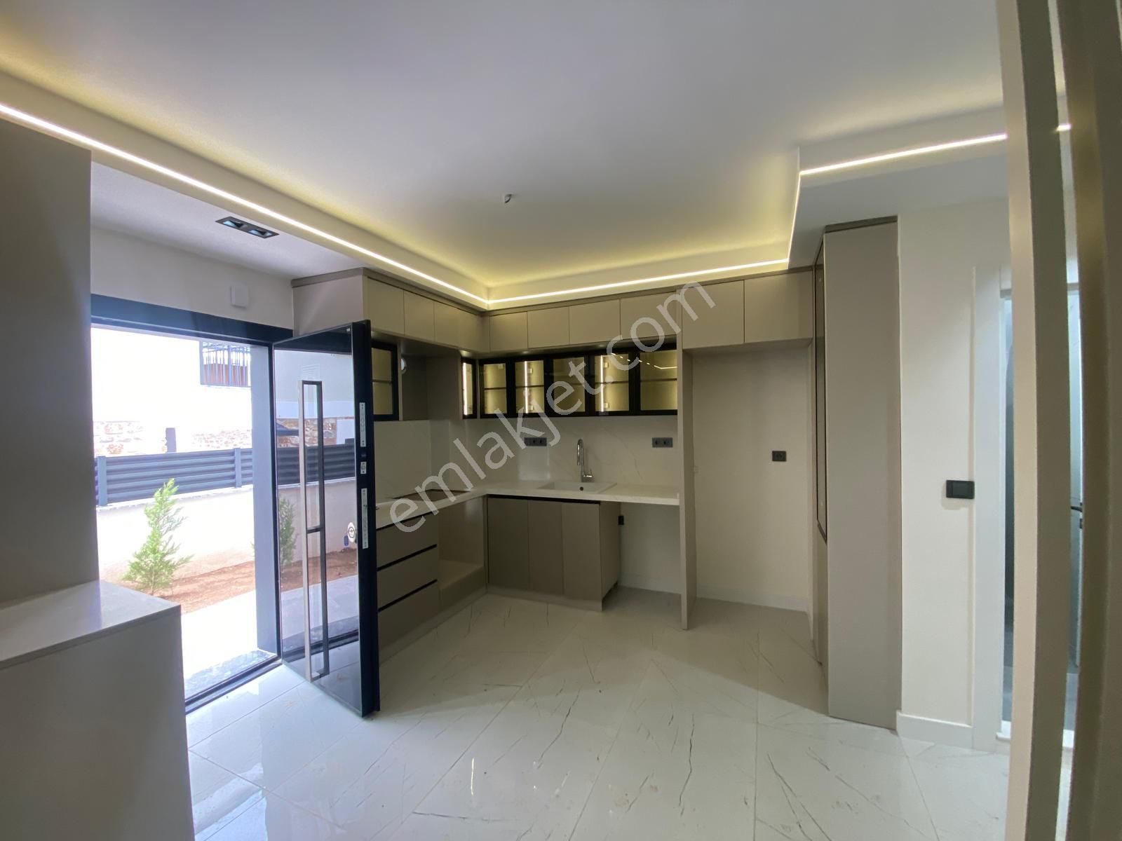 Hisar Mahallesinde Sıfır, Havuzlu, Site İçinde Satılık Villa - Görsel 11