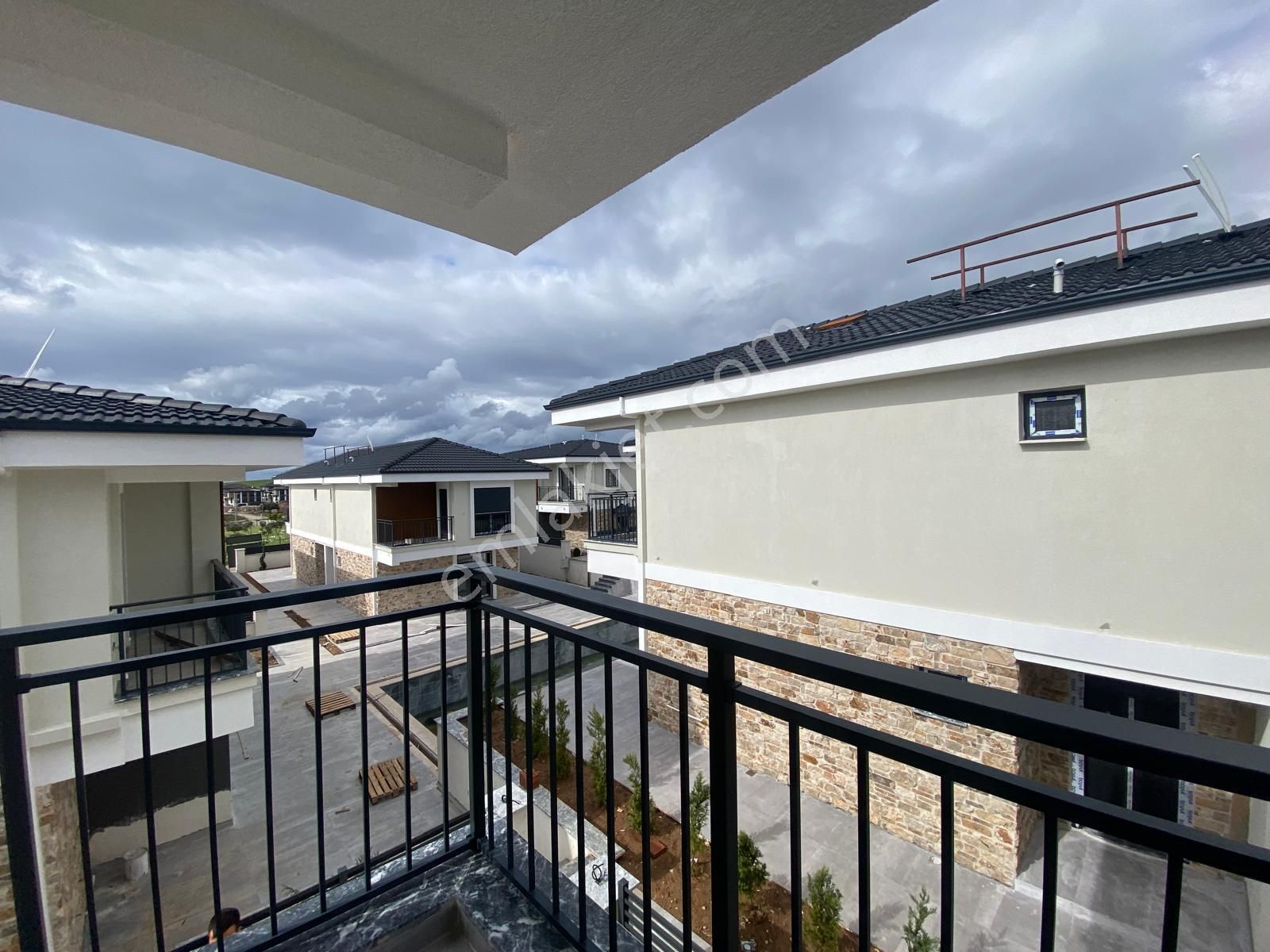 Hisar Mahallesinde Sıfır, Havuzlu, Site İçinde Satılık Villa - Görsel 27