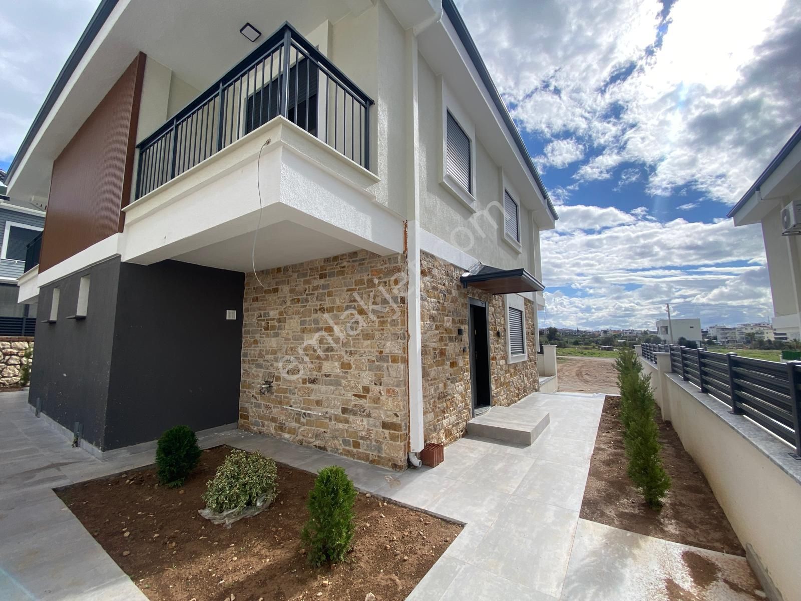 Hisar Mahallesinde Sıfır, Havuzlu, Site İçinde Satılık Villa - Görsel 4