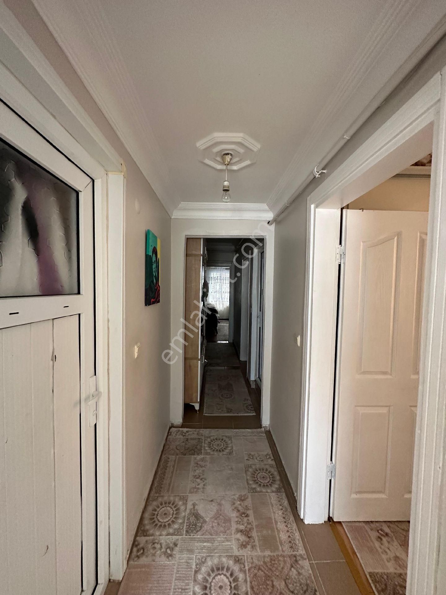 Küçükçekmece Kanarya Mah. Satılık Ön Cephe 70 M2 2+1 Y.giriş - Görsel 12