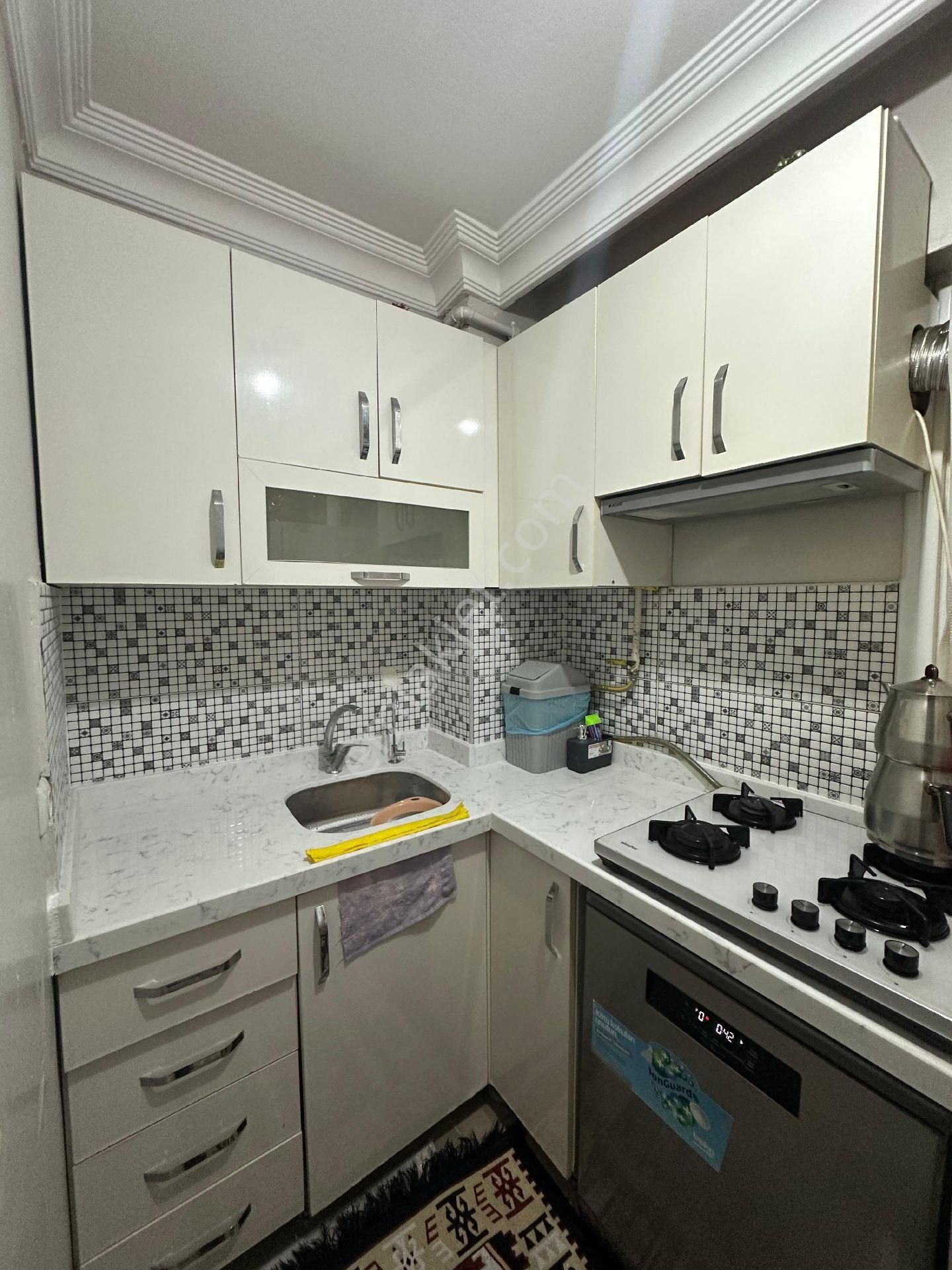 Küçükçekmece Kanarya Mah. Satılık Ön Cephe 70 M2 2+1 Y.giriş - Görsel 14