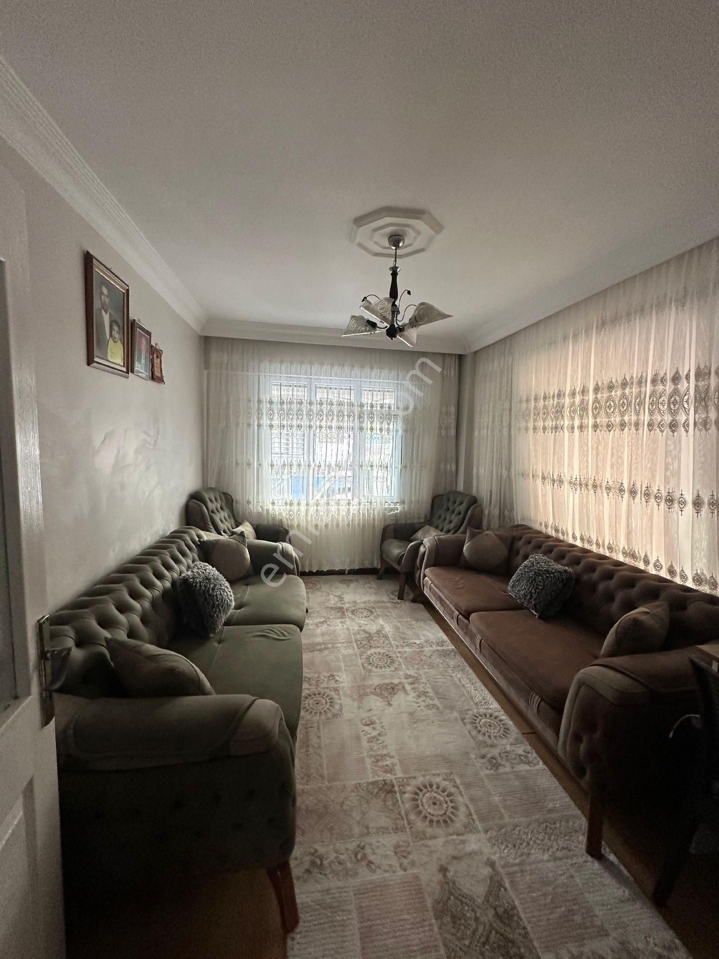 Küçükçekmece Kanarya Mah. Satılık Ön Cephe 70 M2 2+1 Y.giriş
