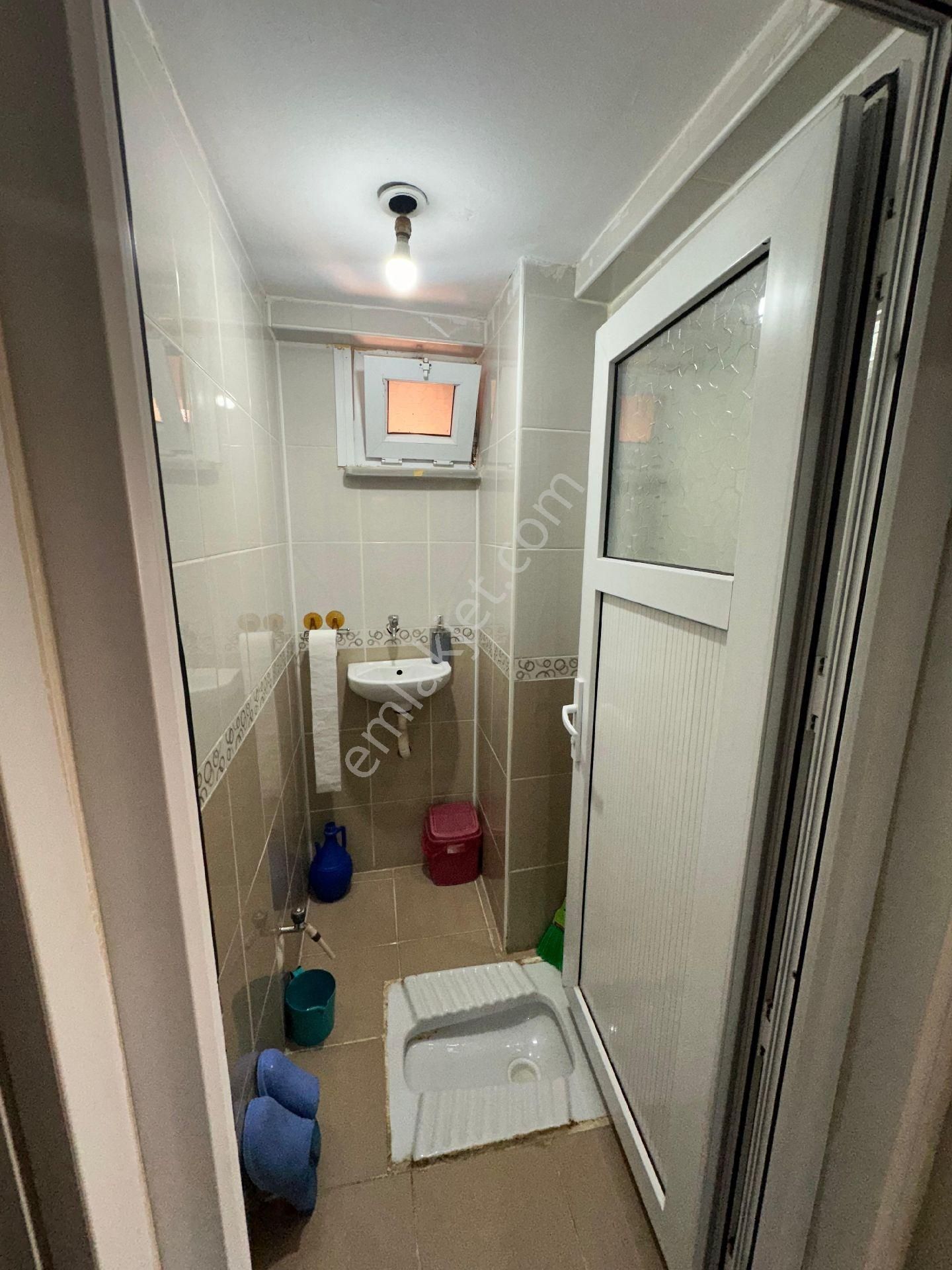 Küçükçekmece Kanarya Mah. Satılık Ön Cephe 70 M2 2+1 Y.giriş - Görsel 4