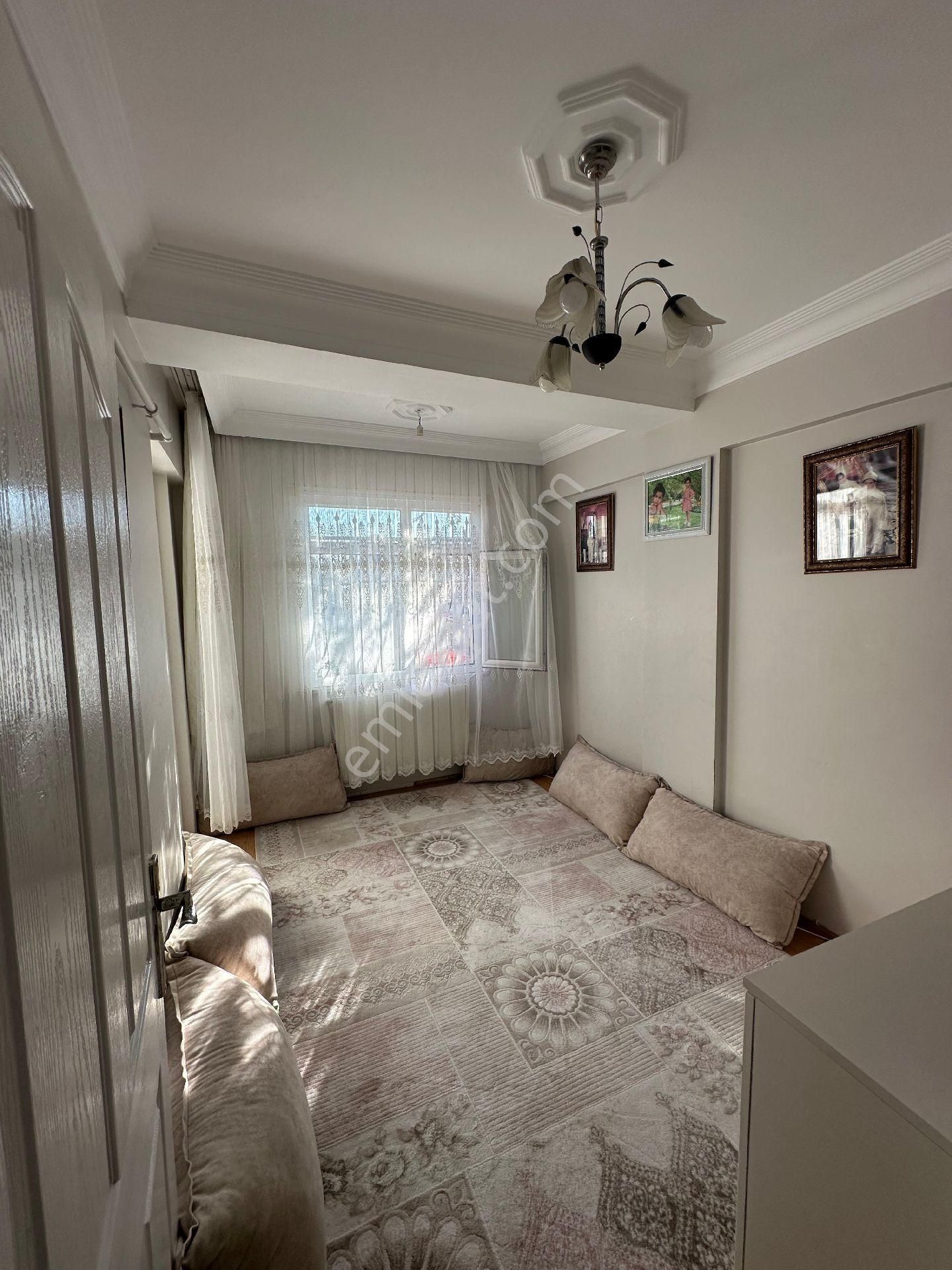 Küçükçekmece Kanarya Mah. Satılık Ön Cephe 70 M2 2+1 Y.giriş - Görsel 9